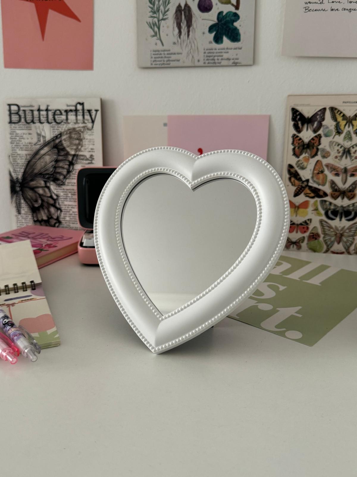 White Love Küçük Makyaj Aynası