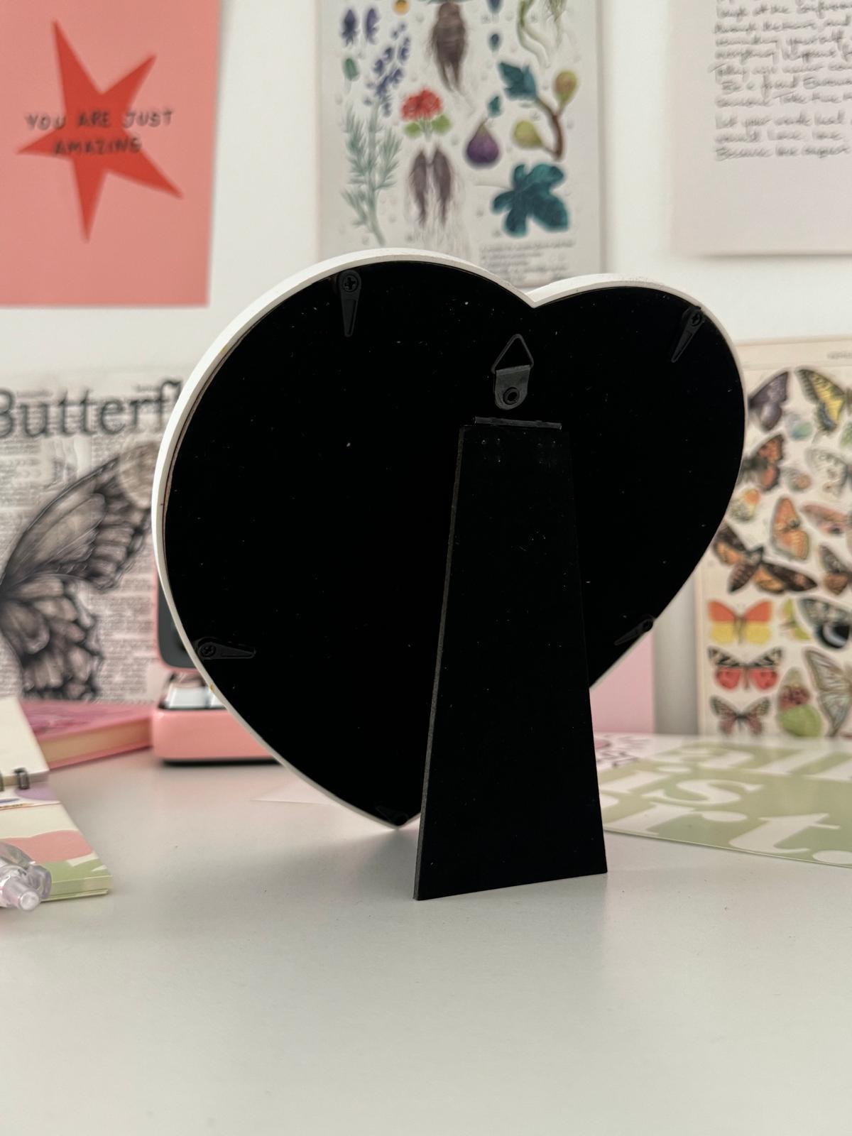 White Love Küçük Makyaj Aynası