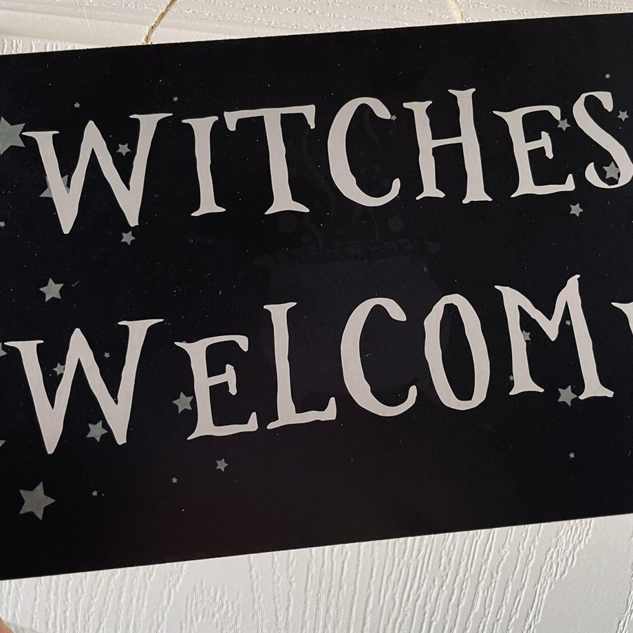 Witches Welcome Kapı Tabelası