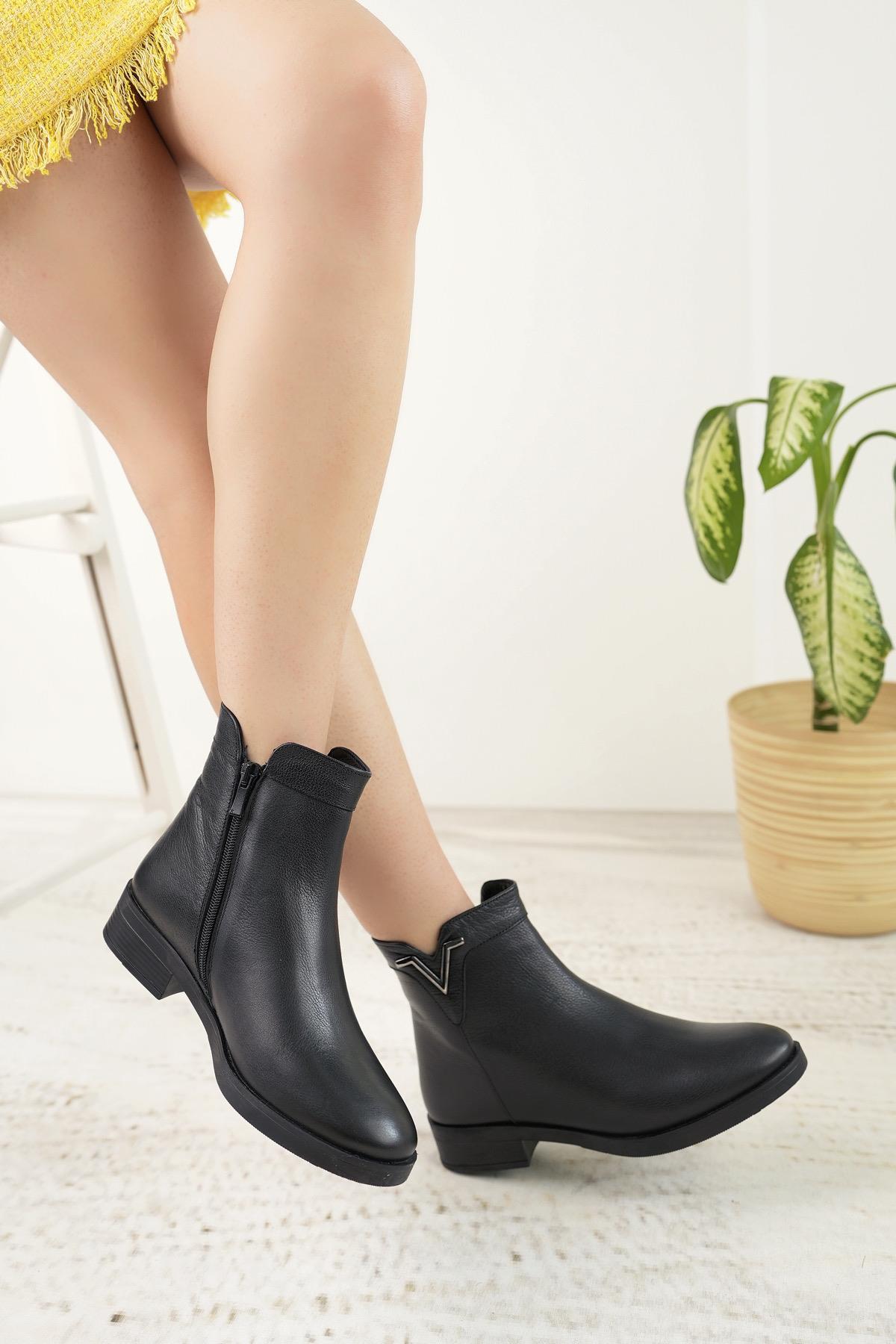 Castle Black 21893-1 Siyah Hakiki Deri Kışlık Kadın Bot