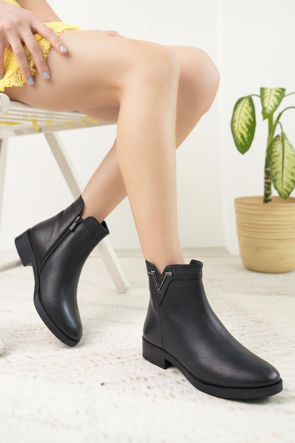 Castle Black 21893-1 Siyah Hakiki Deri Kışlık Kadın Bot