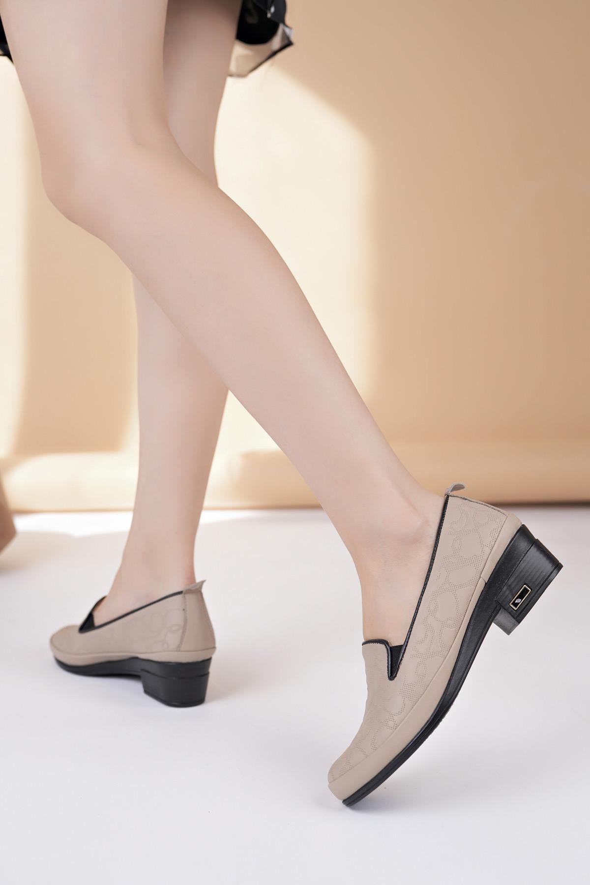 Castle Black 24604 Kum Hakiki Deri Topuklu Kadın Ayakkabı