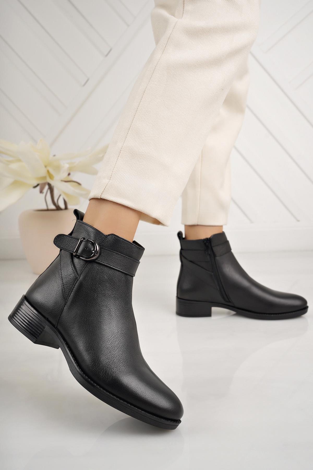 Castle Black 32002-1 Siyah Hakiki Deri Fermuarlı Kadın Bot