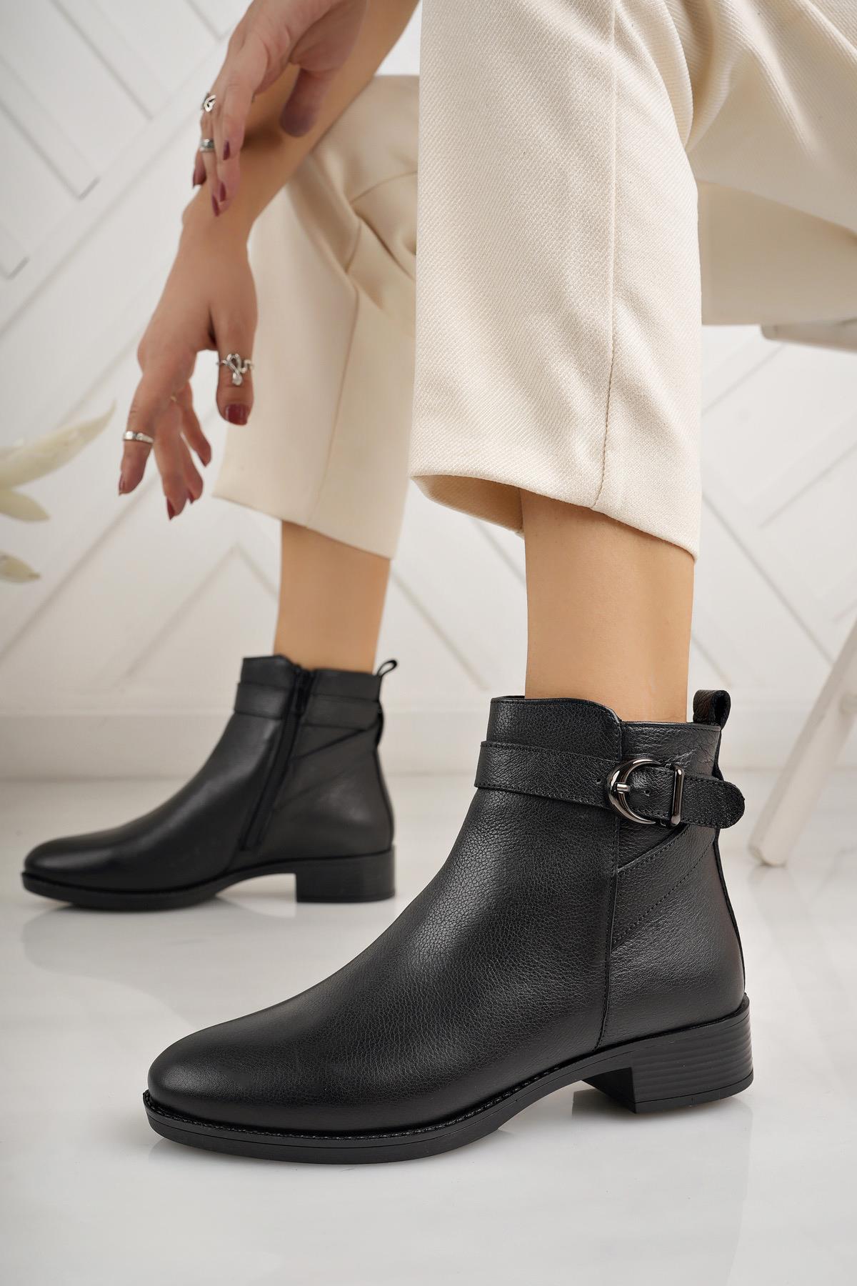 Castle Black 32002-1 Siyah Hakiki Deri Fermuarlı Kadın Bot