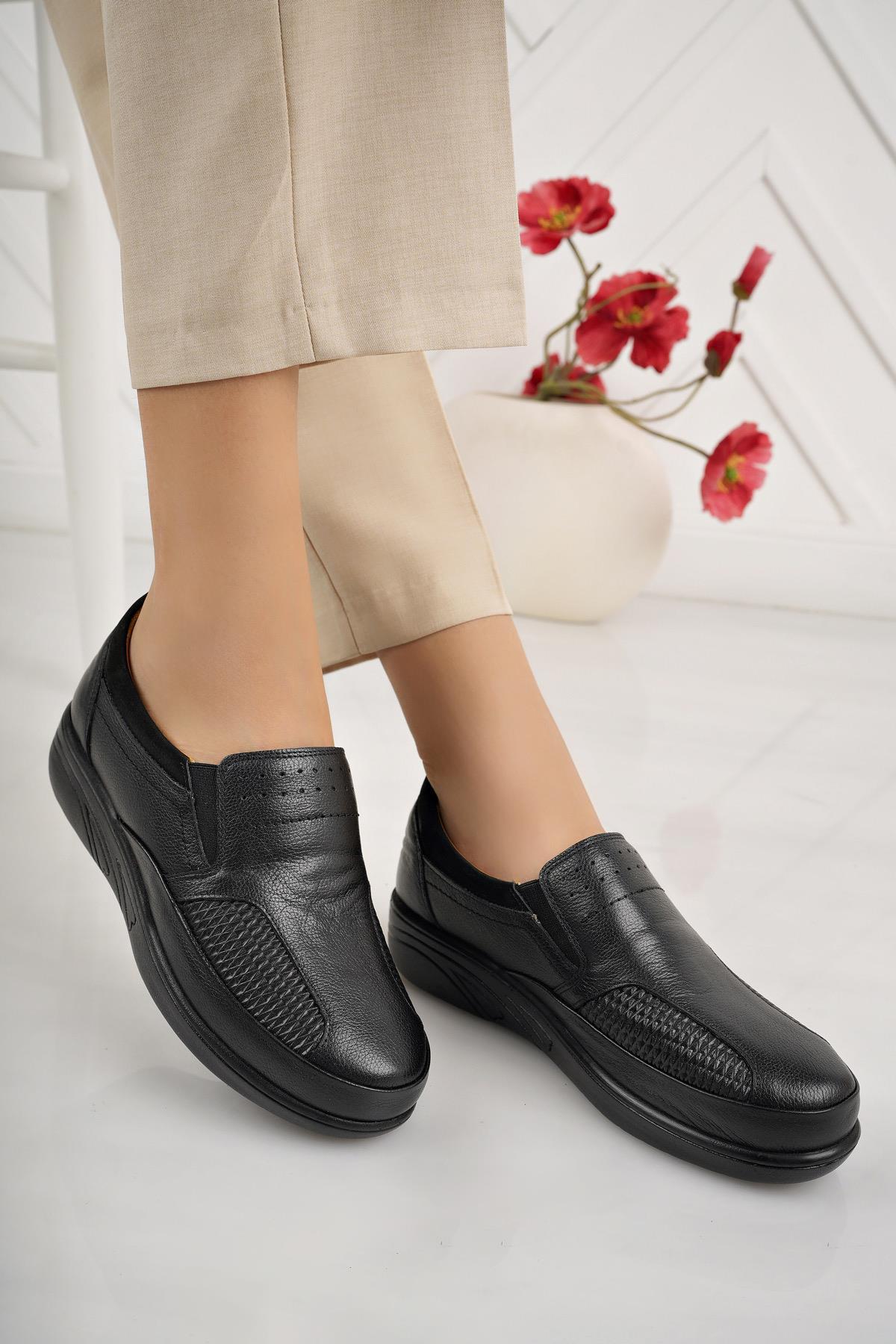 Castle Black 42631 Siyah Hakiki Deri Kemik Çıkıntı Kadın Ayakkabı