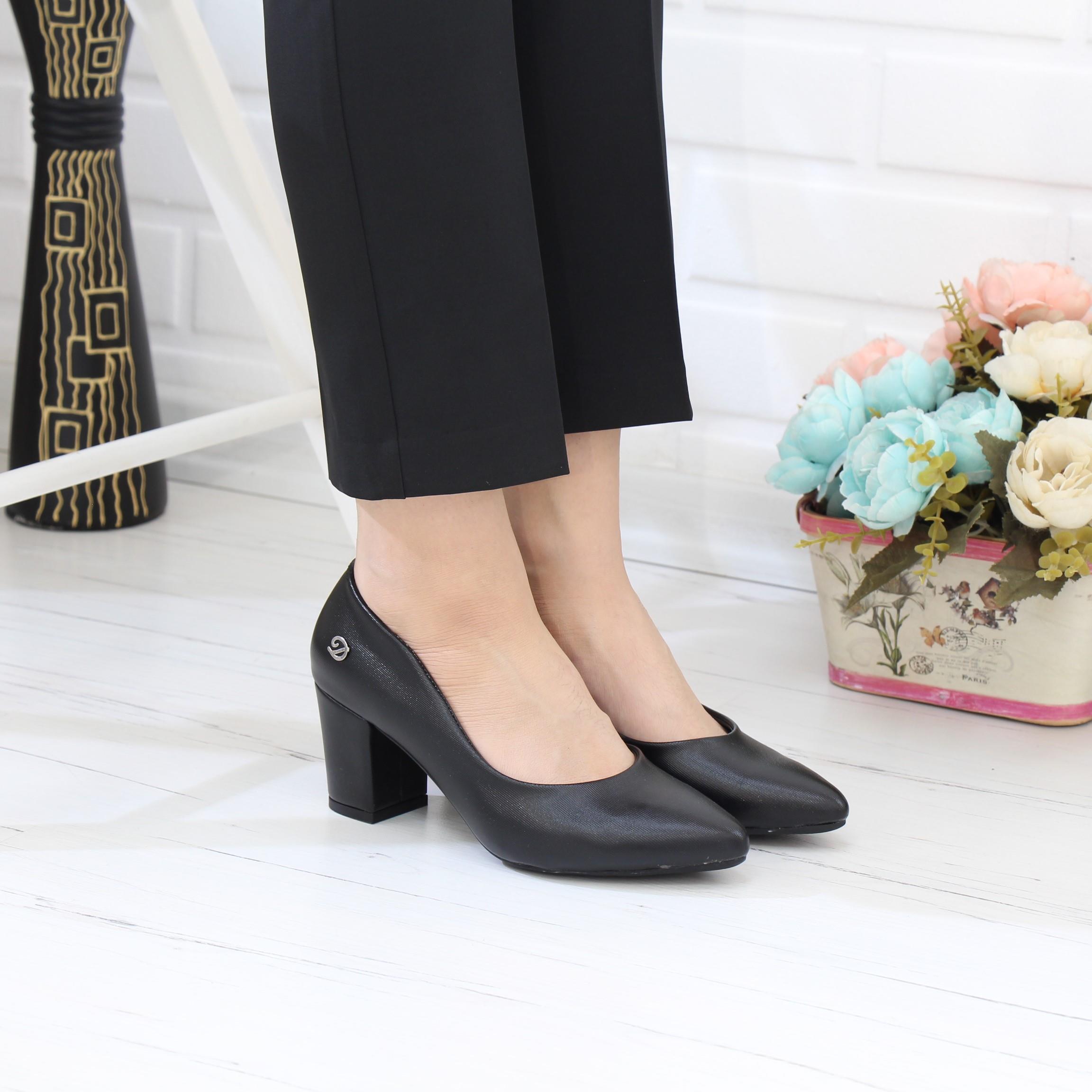 Desca 603 Siyah Lazer Topuklu Günlük Kadın Ayakkabı