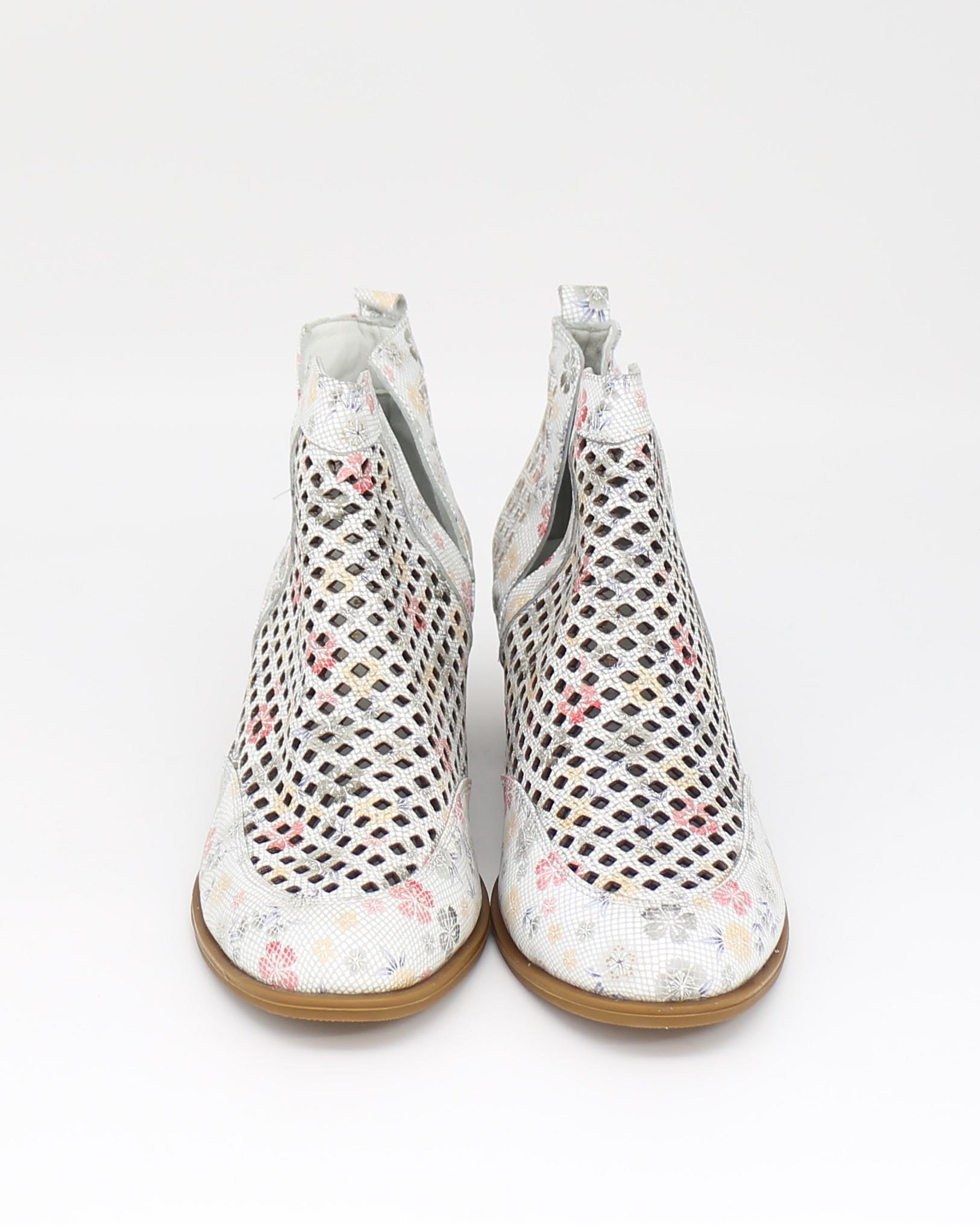 Mammamia 540 Beyaz Hakiki Deri Yazlık Delikli Kadın Bot