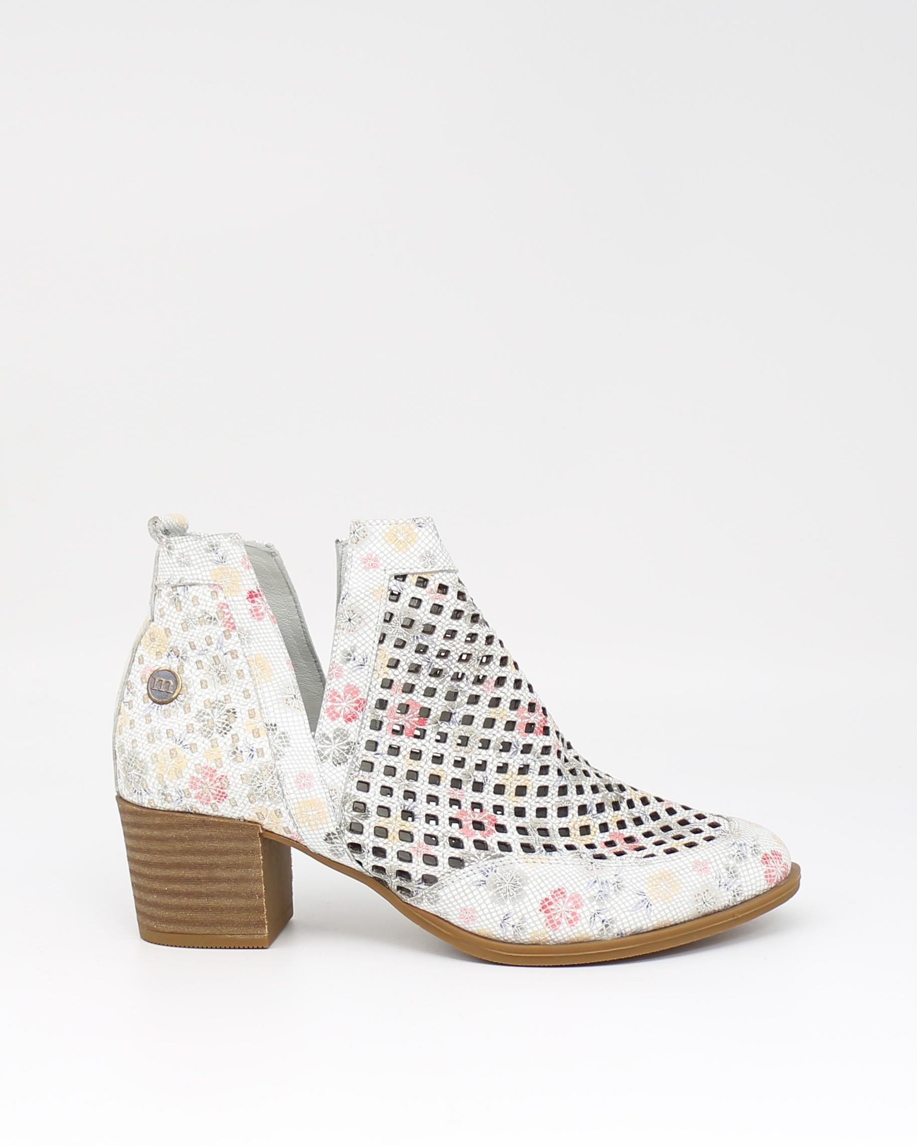 Mammamia 540 Beyaz Hakiki Deri Yazlık Delikli Kadın Bot