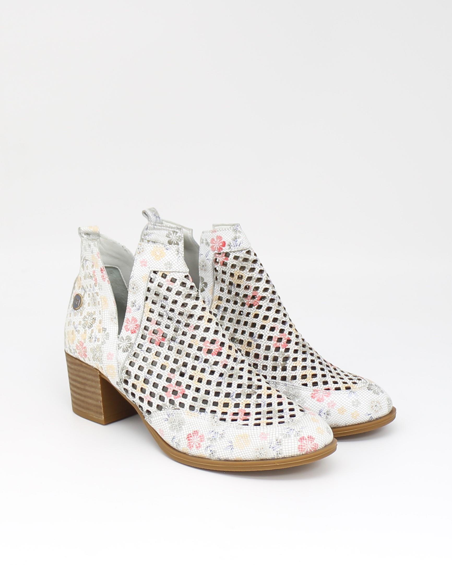 Mammamia 540 Beyaz Hakiki Deri Yazlık Delikli Kadın Bot