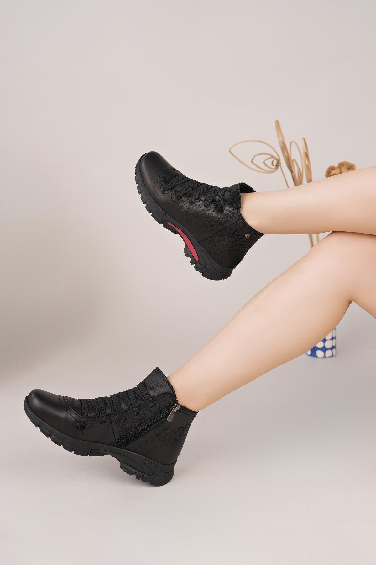 Mammamia D25KB 4465 Siyah Hakiki Nubuk Deri Fermuarlı Kadın Bot