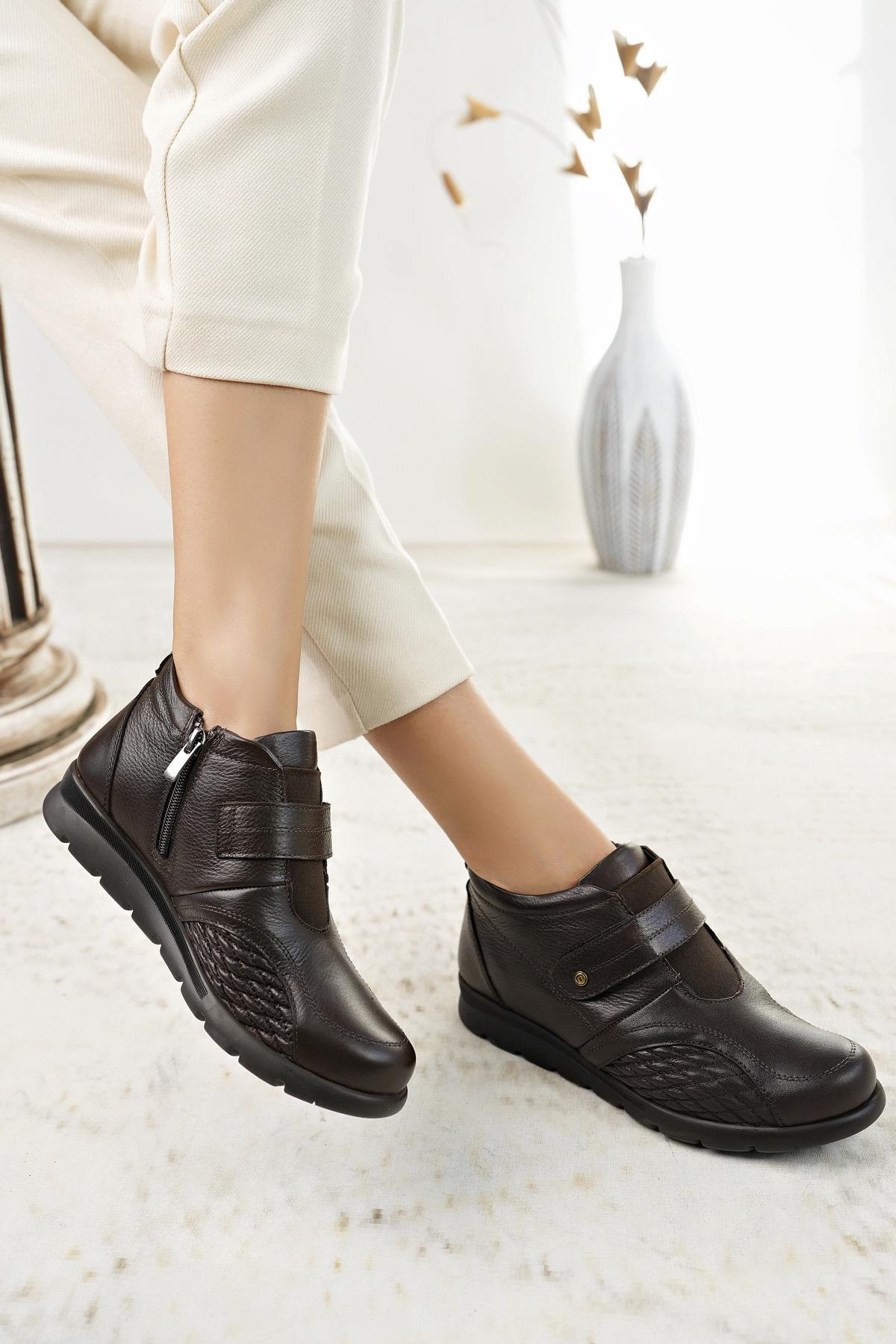 Muya 323814 Kahve Hakiki Deri Cırtlı-Fermuarlı 6 Nokta Kadın Bot