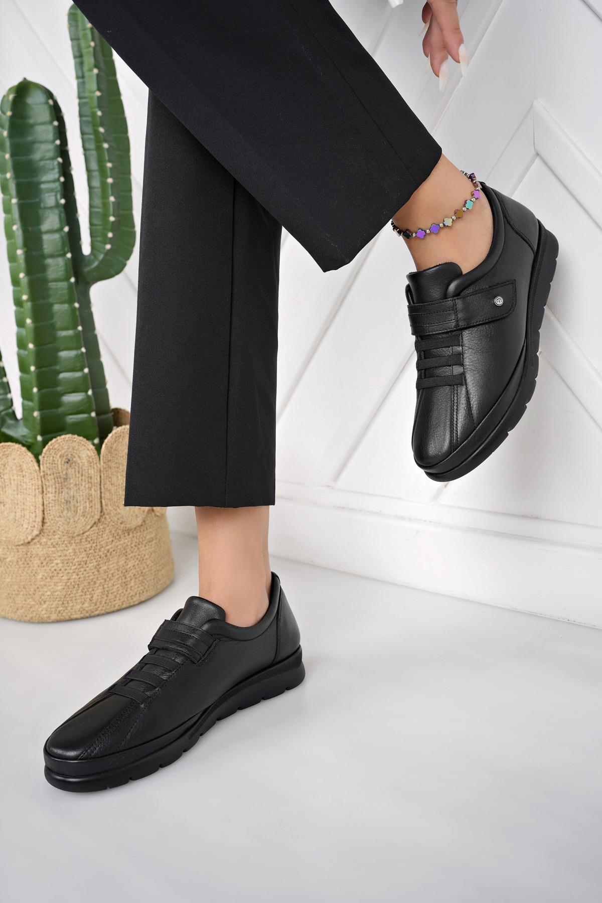 Muya 324854 Siyah Hakiki Deri 6 Nokta Cırtlı Kadın Ayakkabı