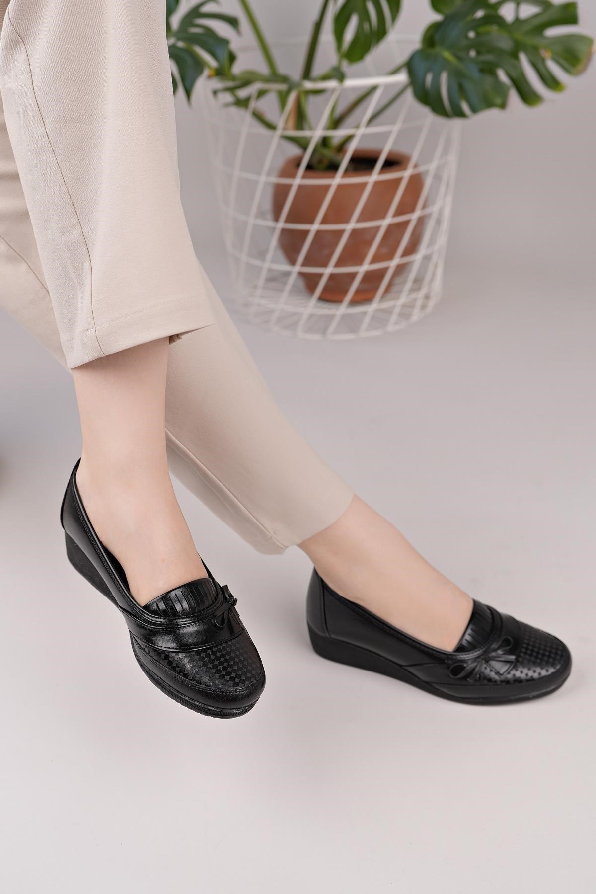 Nesil Shoes Ayzen 006 Siyah Dolgu Topuk Kadın Ayakkabı