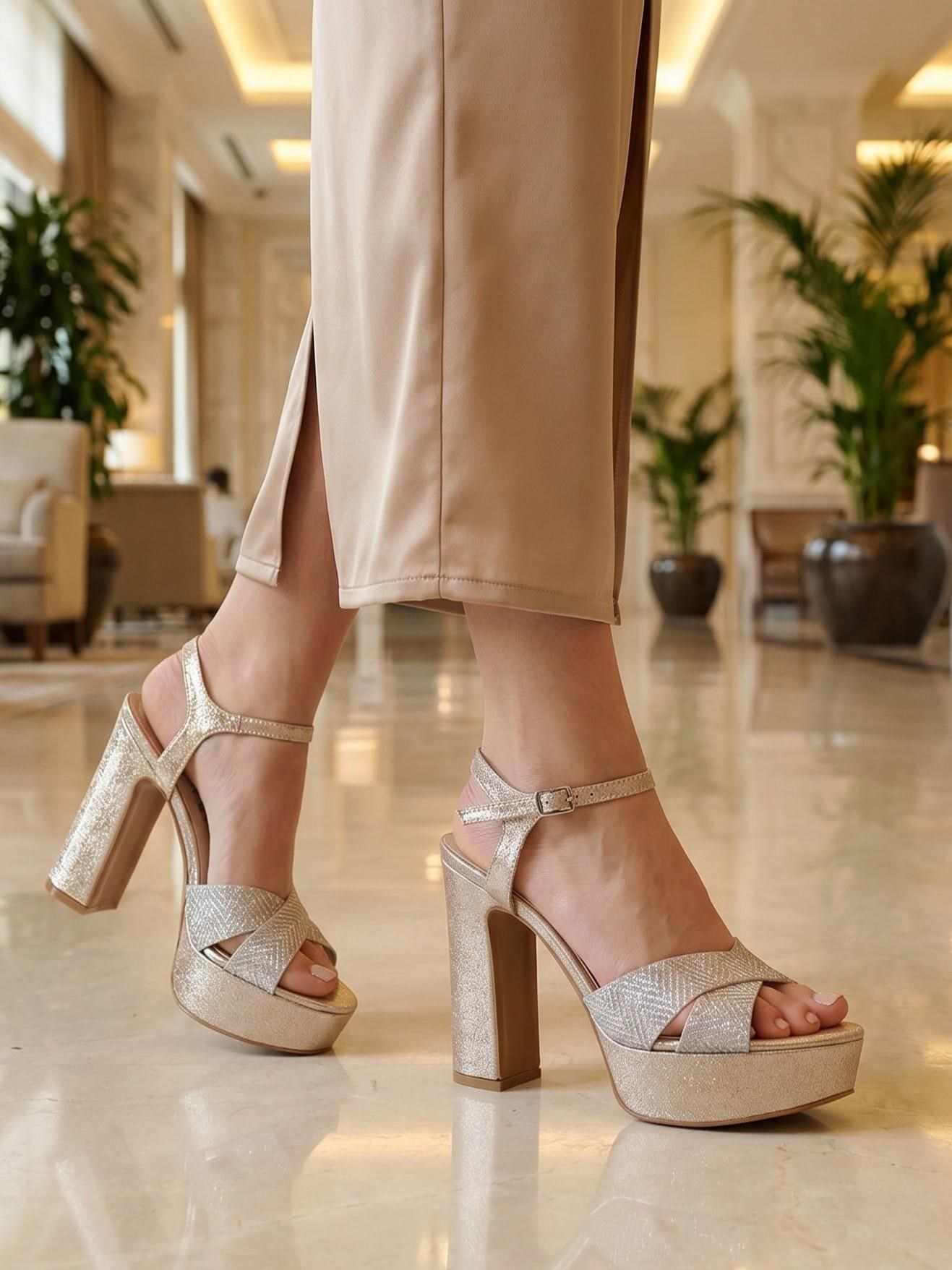 Nesil Shoes Carel 2057 Altın Simli Platform Kadın Sandalet