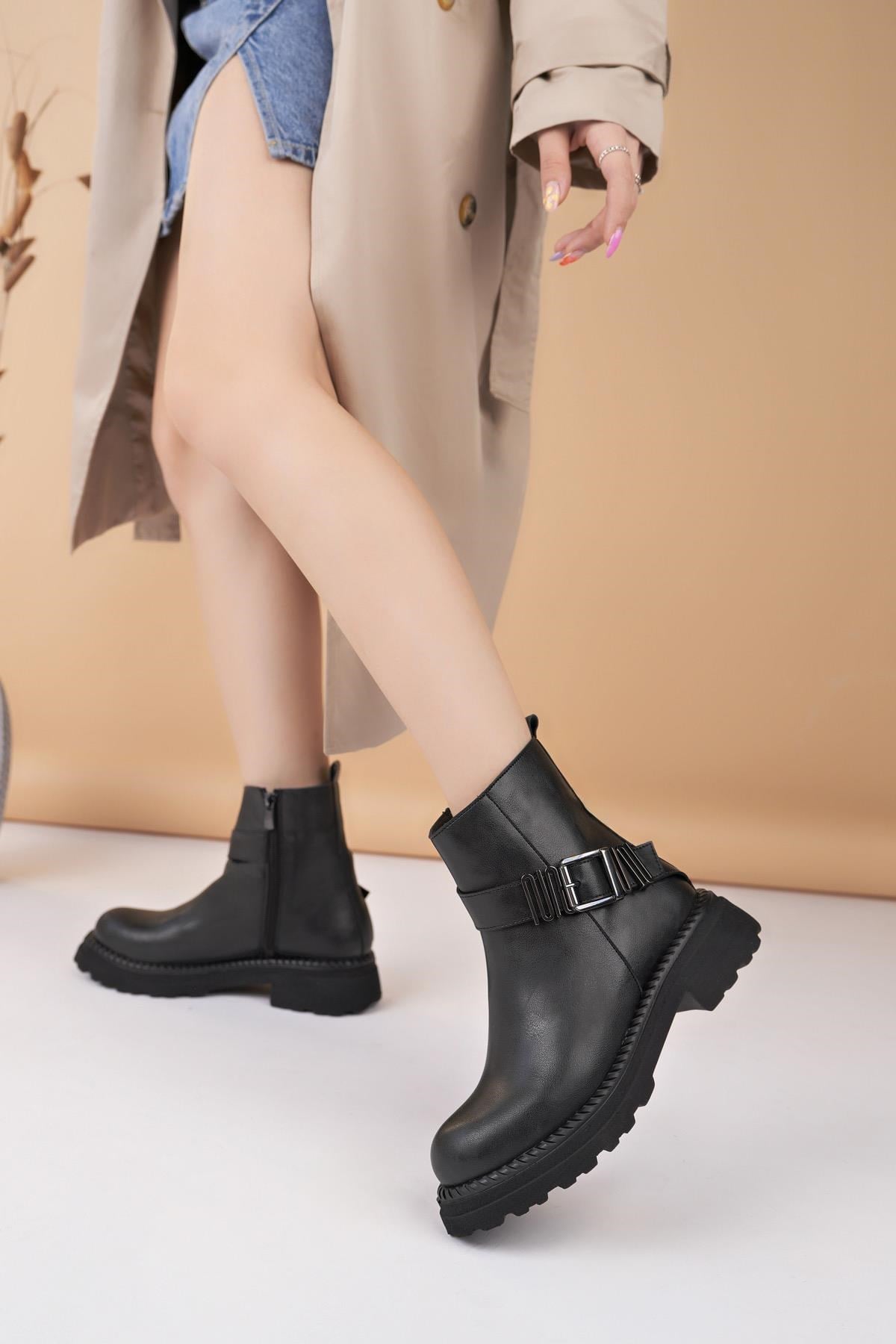 Nesil Shoes Carel 572 Siyah Toka Detay Fermuarlı Kadın Bot