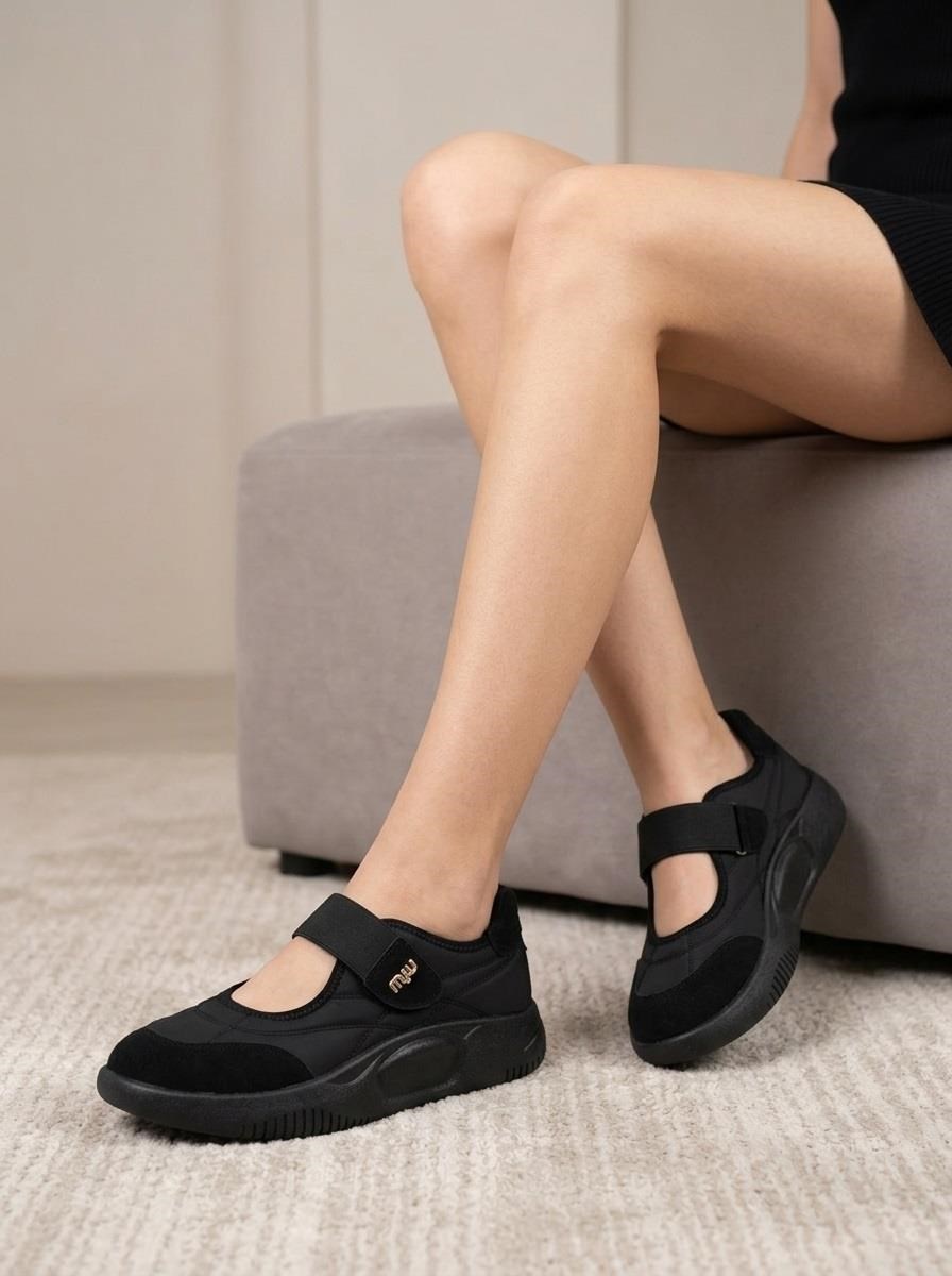 Nesil Shoes Conf 112 Siyah Cırtlı Anatomik Kadın Sneakers