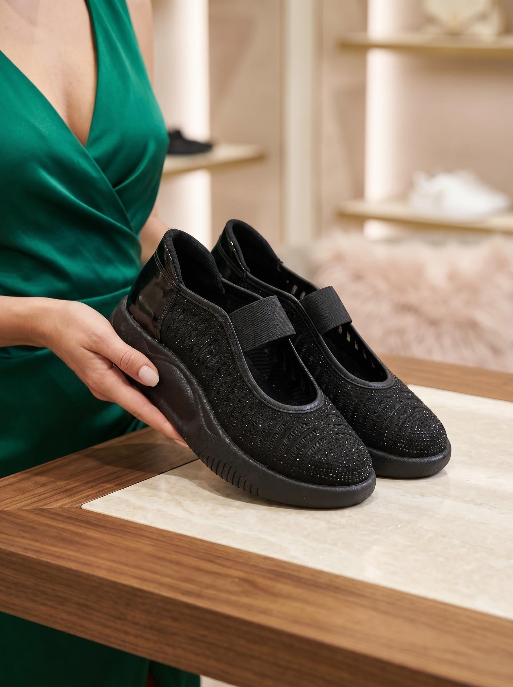 Nesil Shoes Conf 212 Siyah Taşlı Anatomik Kadın Sneakers