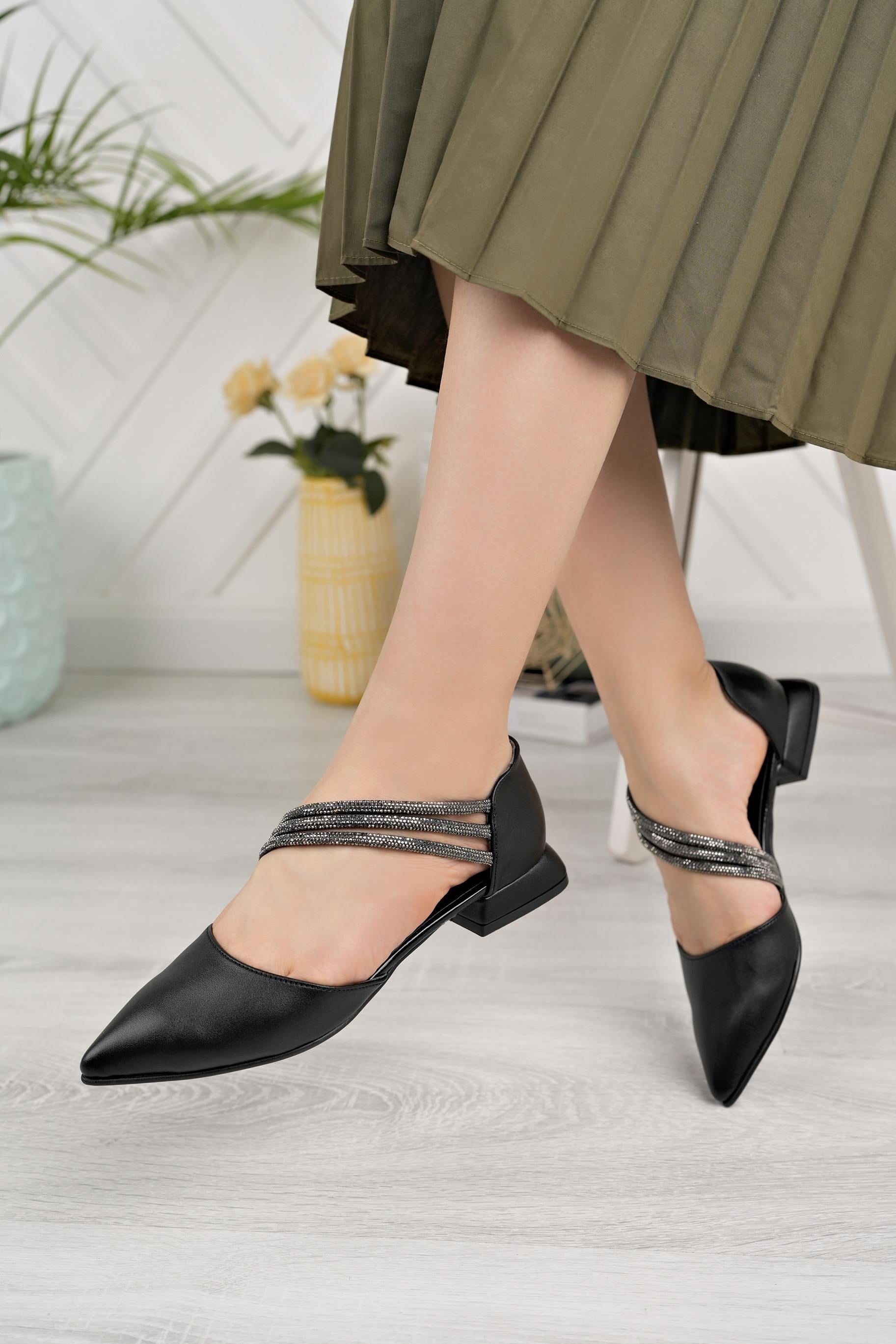 Nesil Shoes Desca 557 Siyah Yanı Açık Taş Detaylı Kadın Ayakkabı