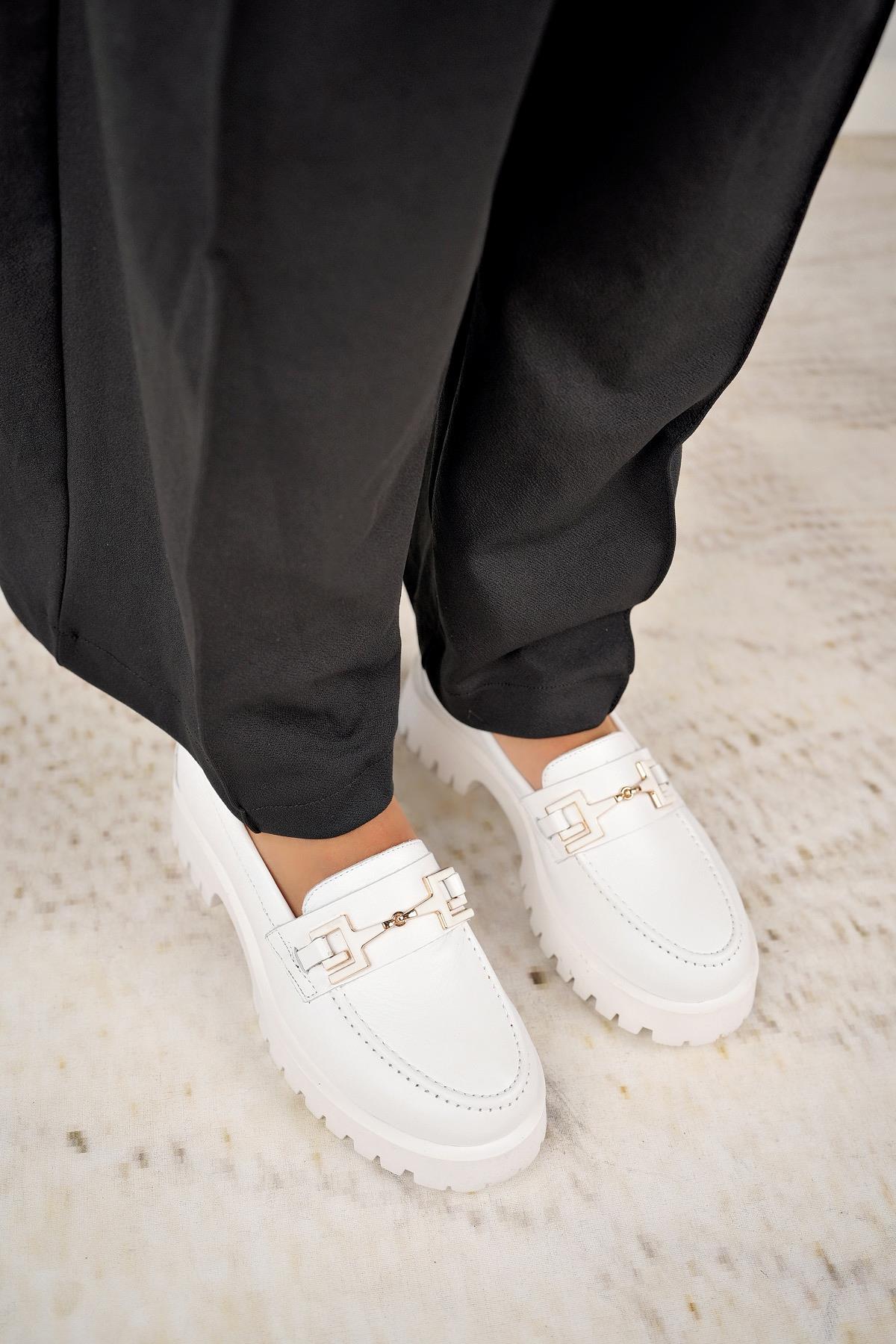 Nesil Shoes Diva 2854 Beyaz Hakiki Deri Tokalı Kadın Ayakkabı