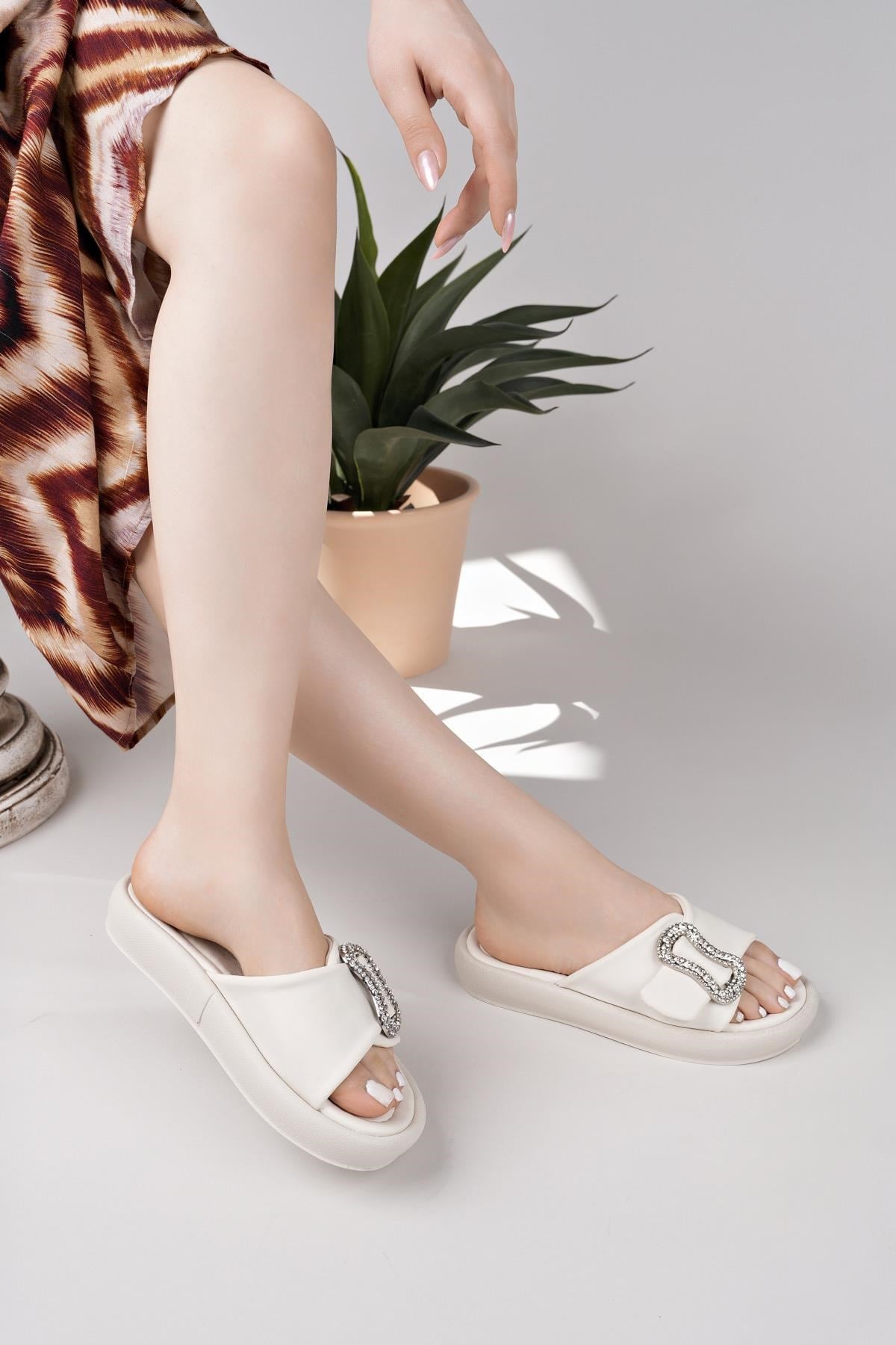 Nesil Shoes Dvm 033 Bej Masaj Tabanlı Tokalı Kadın Terlik