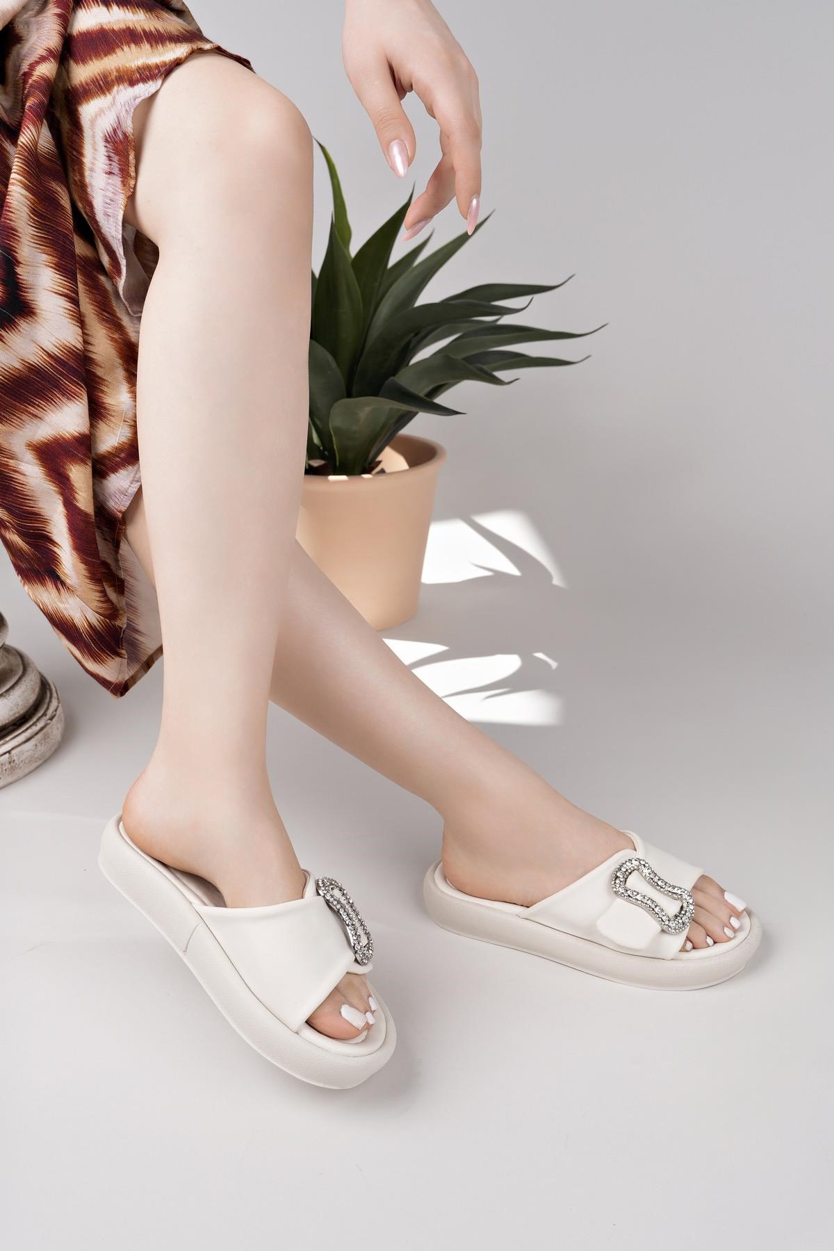Nesil Shoes Dvm 033 Bej Masaj Tabanlı Tokalı Kadın Terlik