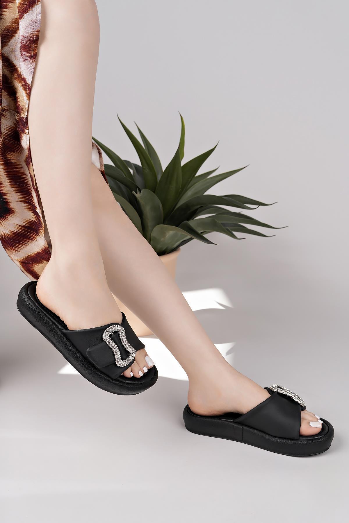 Nesil Shoes Dvm 033 Siyah Masaj Tabanlı Tokalı Kadın Terlik