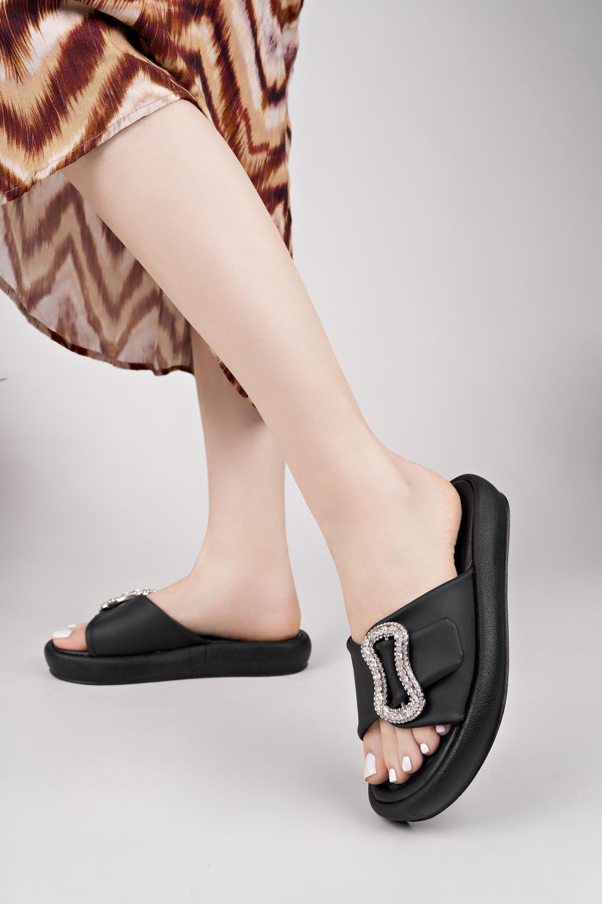 Nesil Shoes Dvm 033 Siyah Masaj Tabanlı Tokalı Kadın Terlik