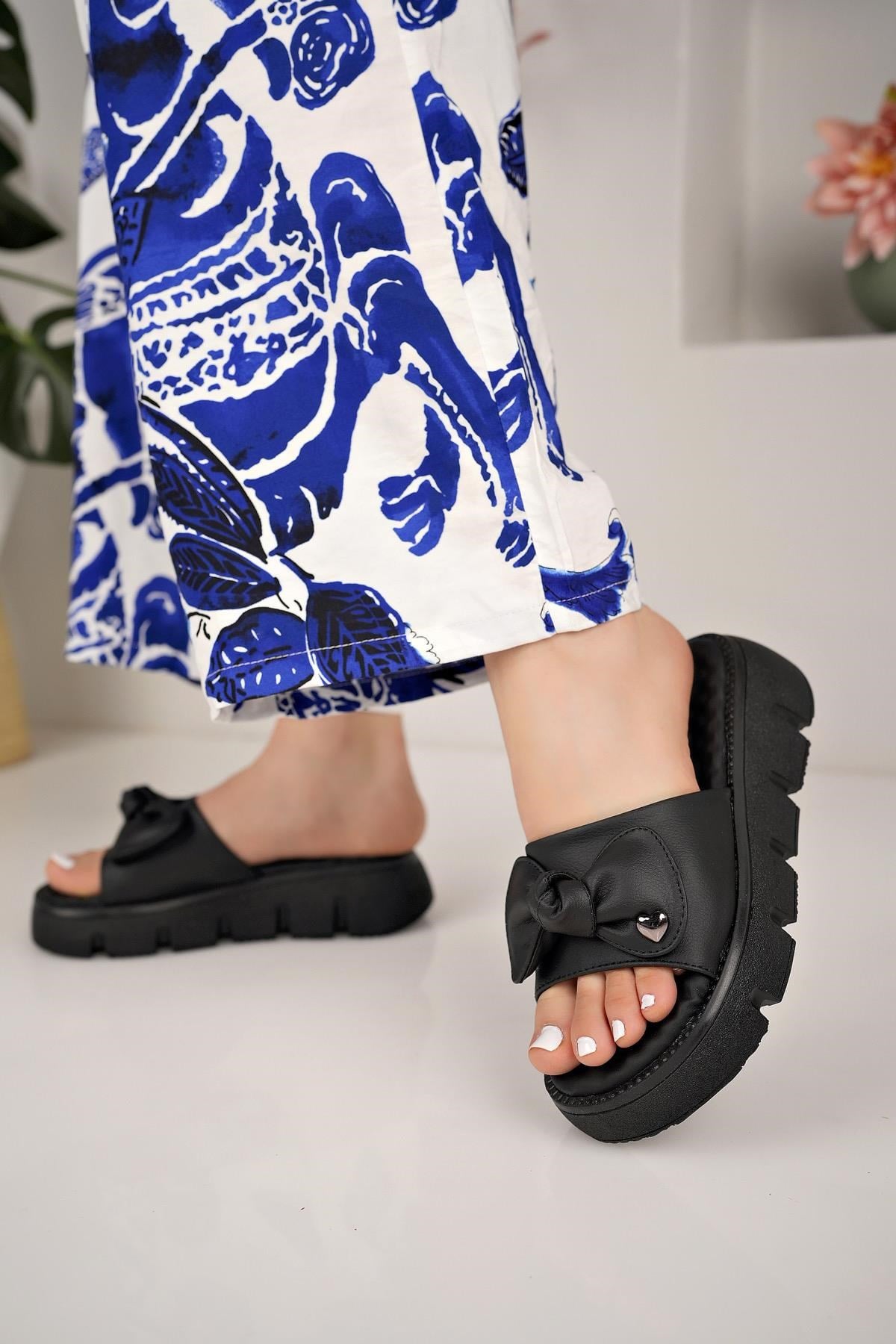 Nesil Shoes Dvm 6600 Siyah Masaj Tabanlı Kadın Terlik