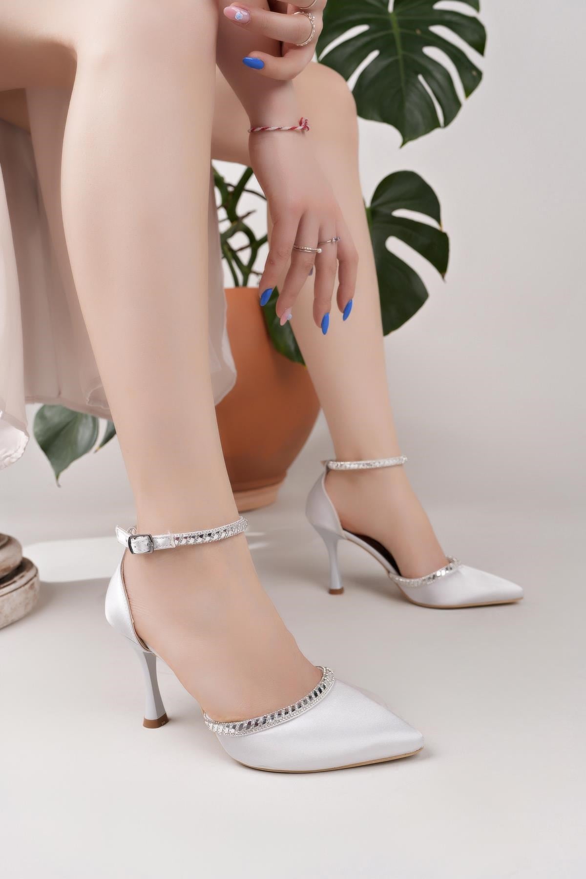 Nesil Shoes Elva 517 Gümüş Saten Üzeri Taşlı Topuklu Kadın Stiletto