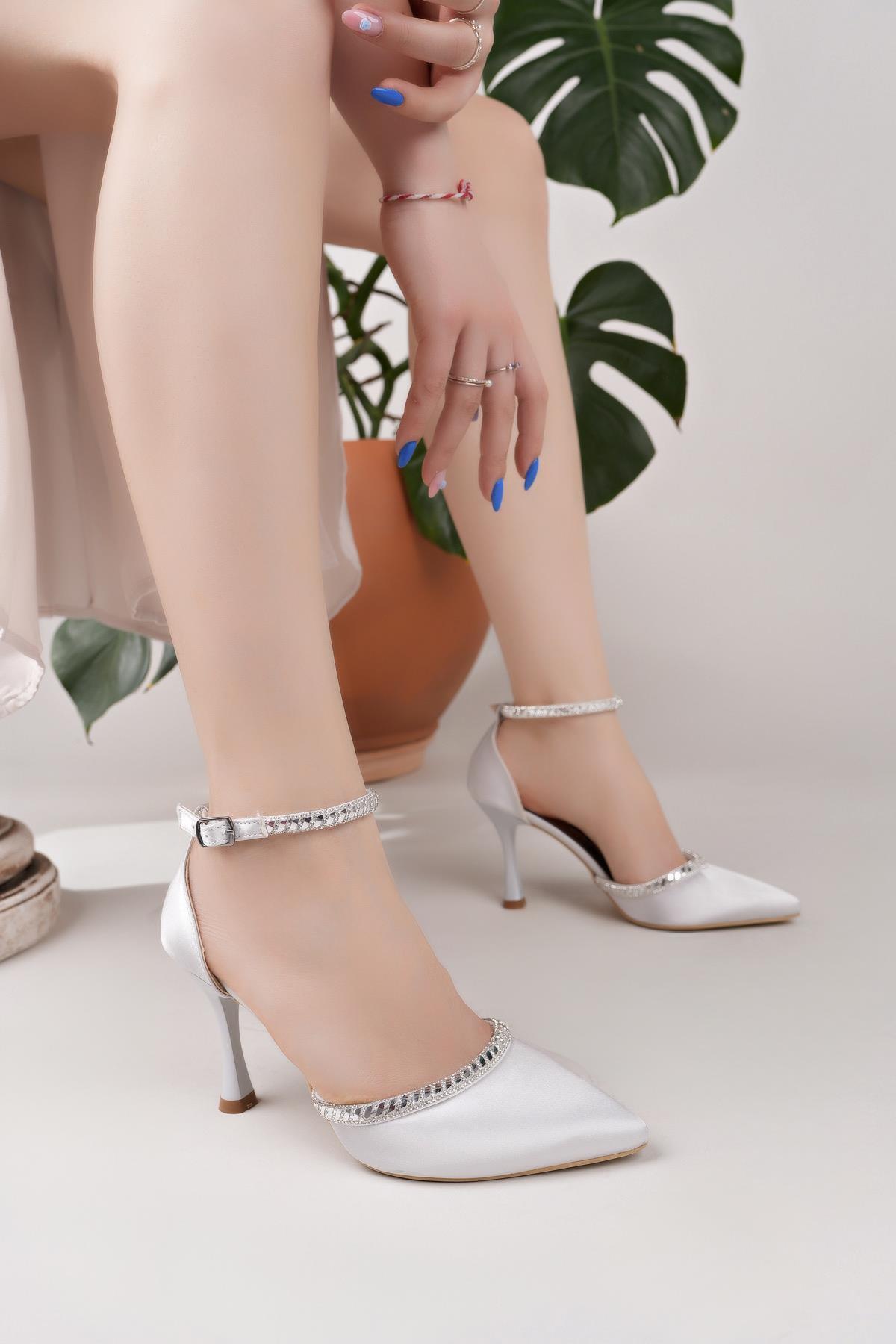 Nesil Shoes Elva 517 Gümüş Saten Üzeri Taşlı Topuklu Kadın Stiletto