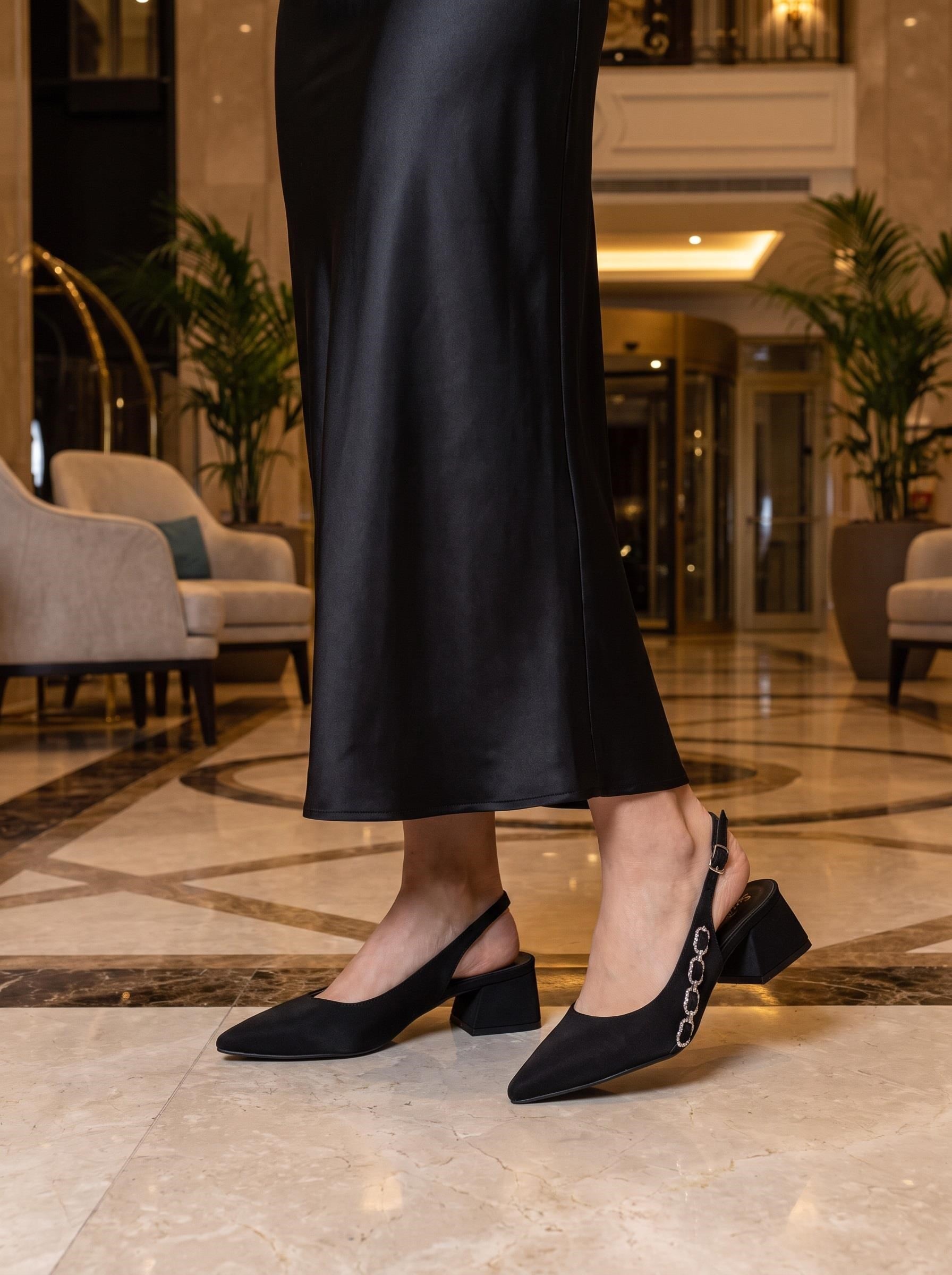 Nesil Shoes Peri 3668 Siyah Saten Kadın Sandalet