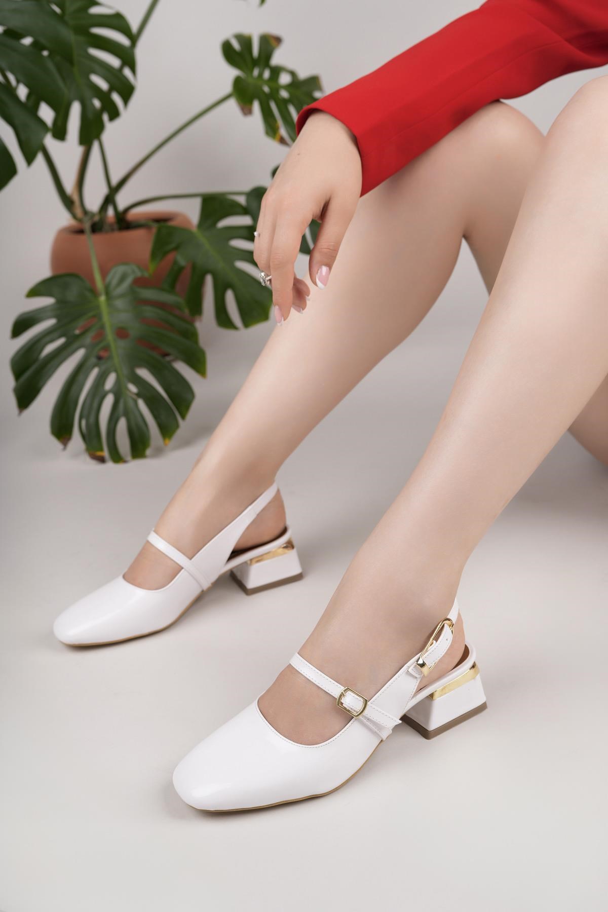 Nesil Shoes Senyo 405 Beyaz Rugan Tokalı Kadın Sandalet