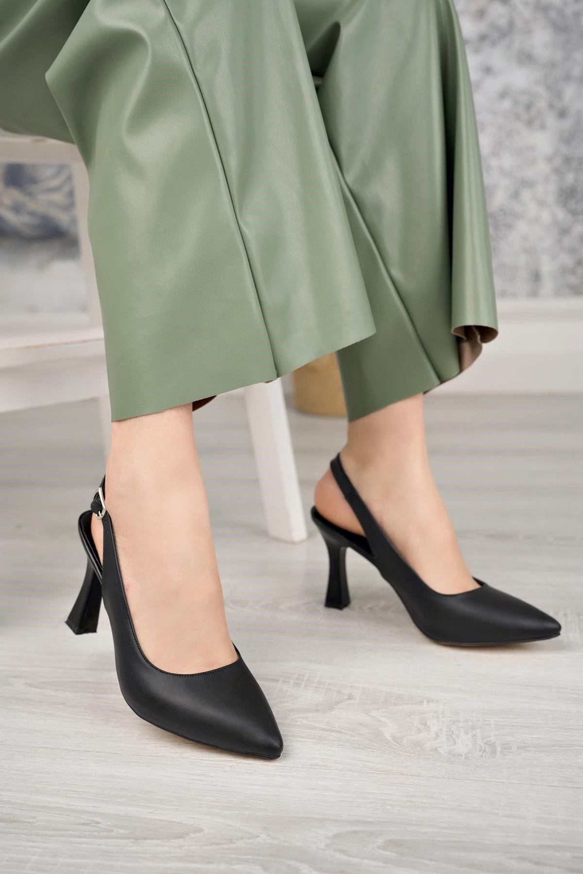 Nesil Shoes Tam 175 Siyah Topuklu Kadın Sandalet