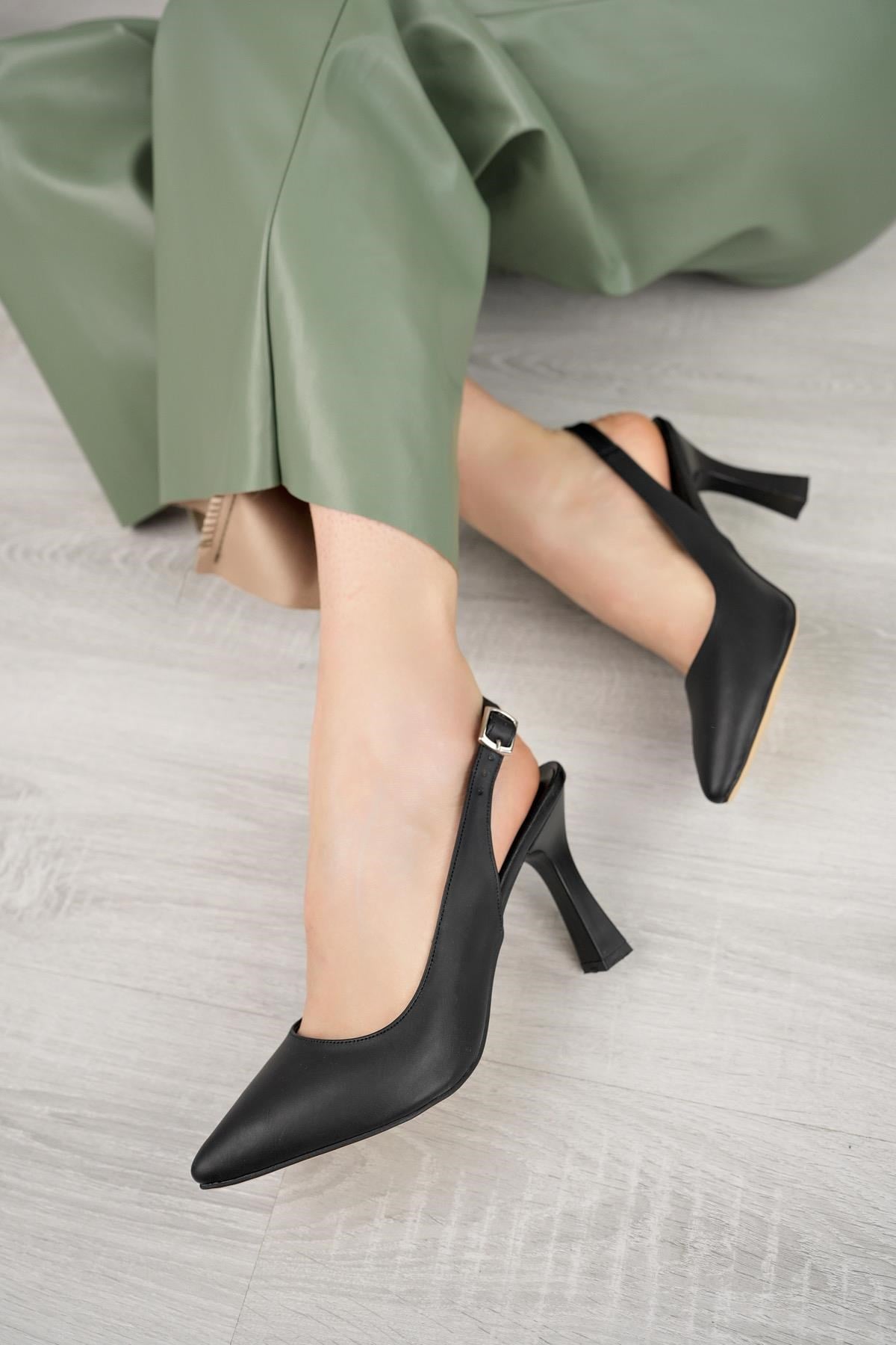 Nesil Shoes Tam 175 Siyah Topuklu Kadın Sandalet