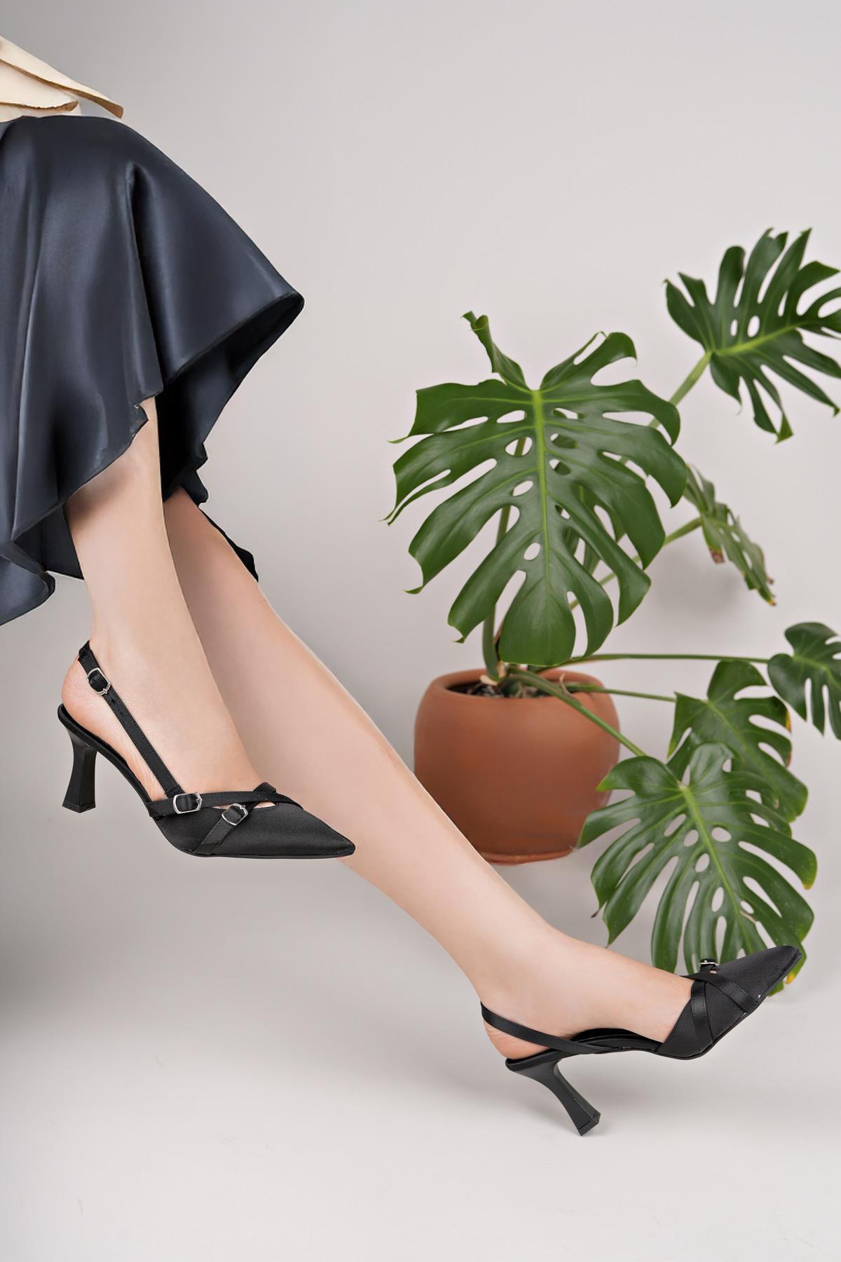 Nesil Shoes Uraz 500 Siyah Saten Çift Toka Kadın Sandalet
