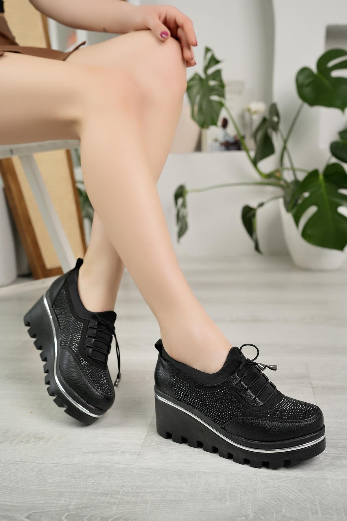 Nesil Shoes Wiss 720 Siyah Dolgu Topuk Kadın Ayakkabı