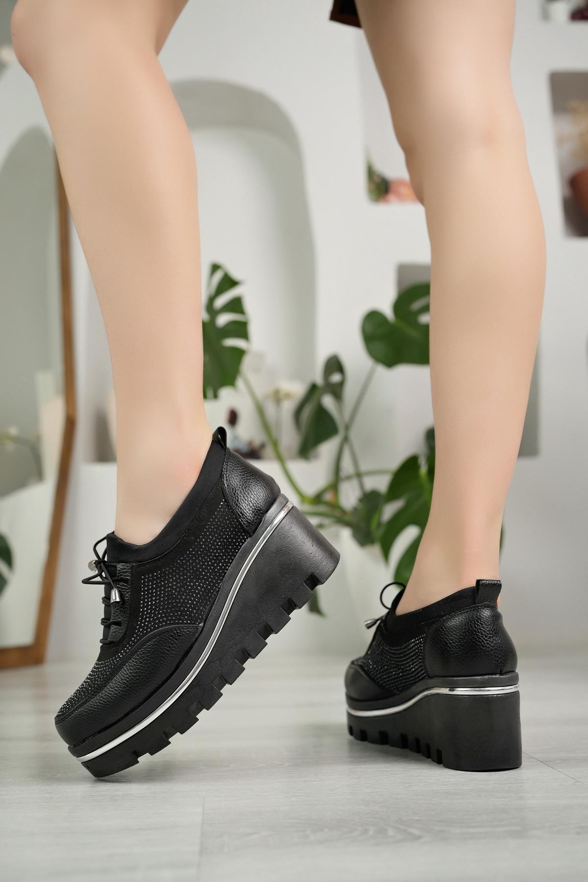Nesil Shoes Wiss 720 Siyah Dolgu Topuk Kadın Ayakkabı