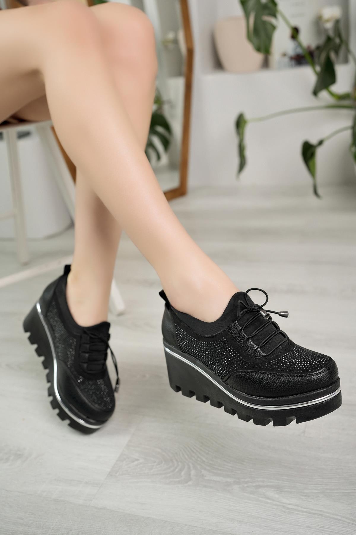 Nesil Shoes Wiss 720 Siyah Dolgu Topuk Kadın Ayakkabı