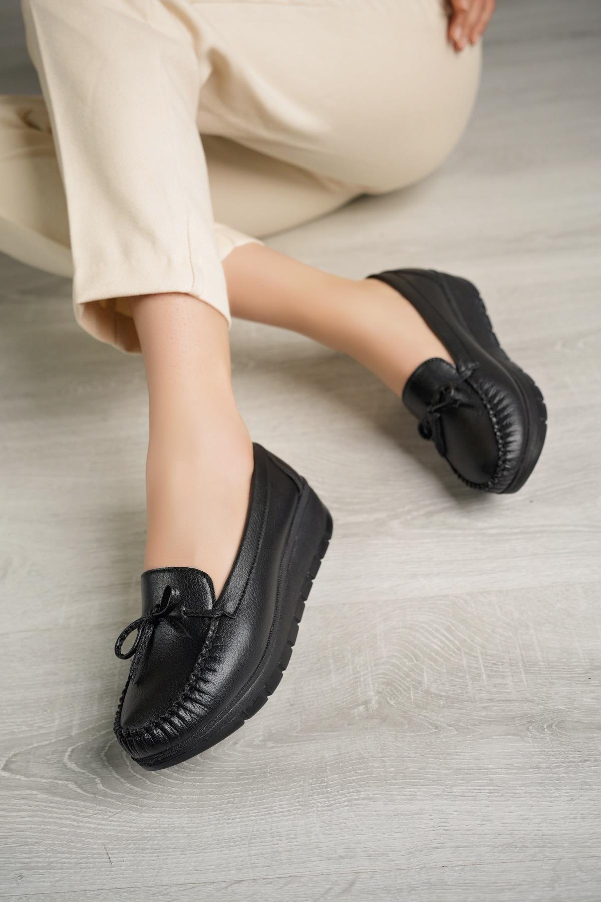 Neyna 015 Siyah Fiyonklu Günlük Dolgu Topuk Kadın Ayakkabı