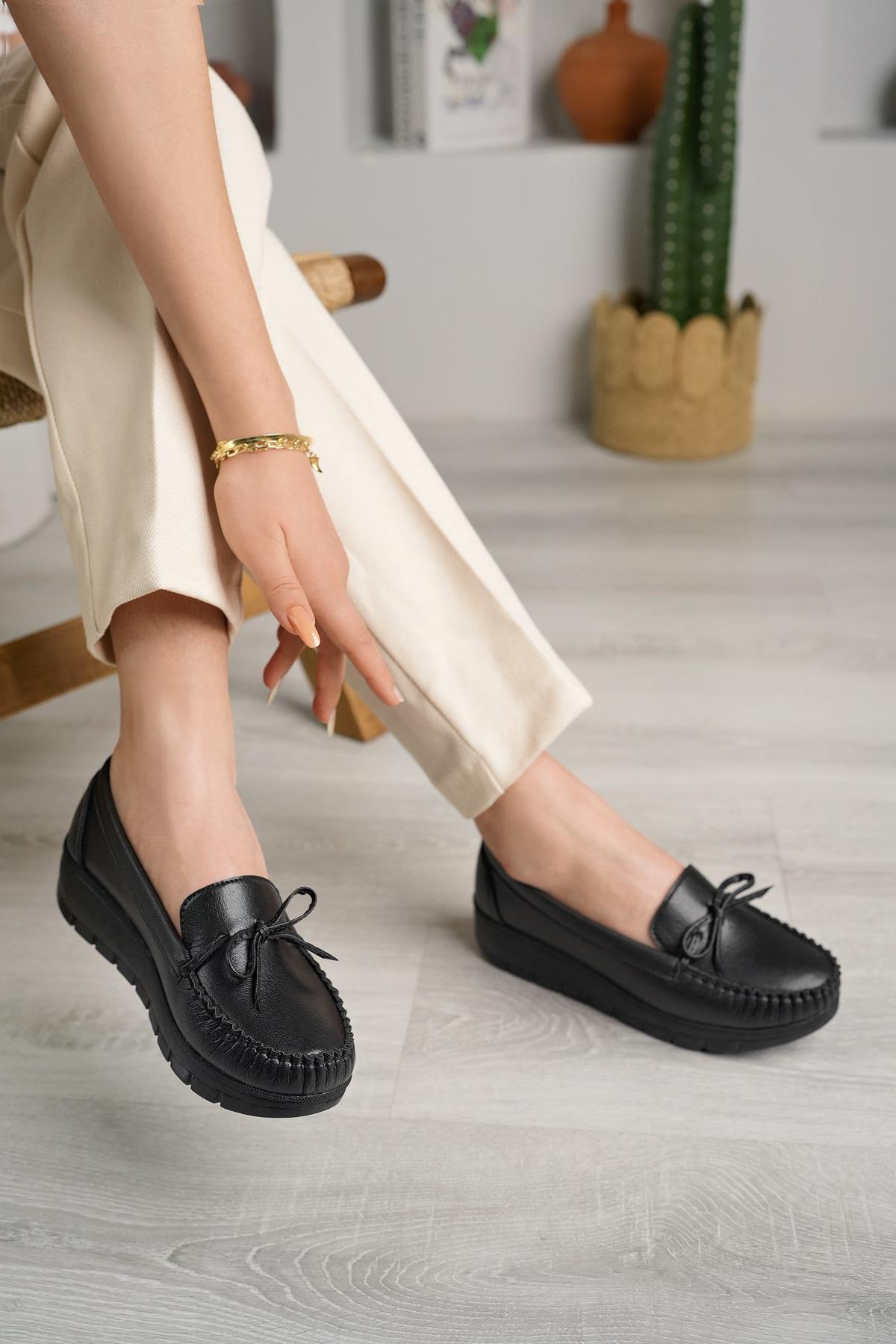 Neyna 015 Siyah Fiyonklu Günlük Dolgu Topuk Kadın Ayakkabı