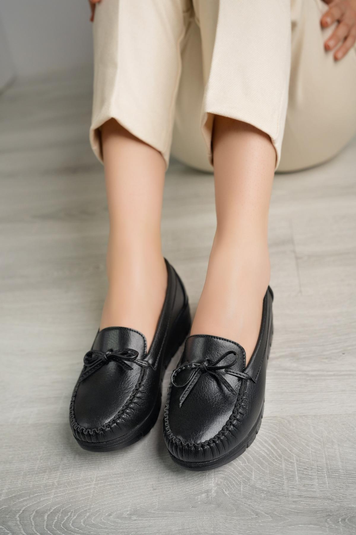 Neyna 015 Siyah Fiyonklu Günlük Dolgu Topuk Kadın Ayakkabı