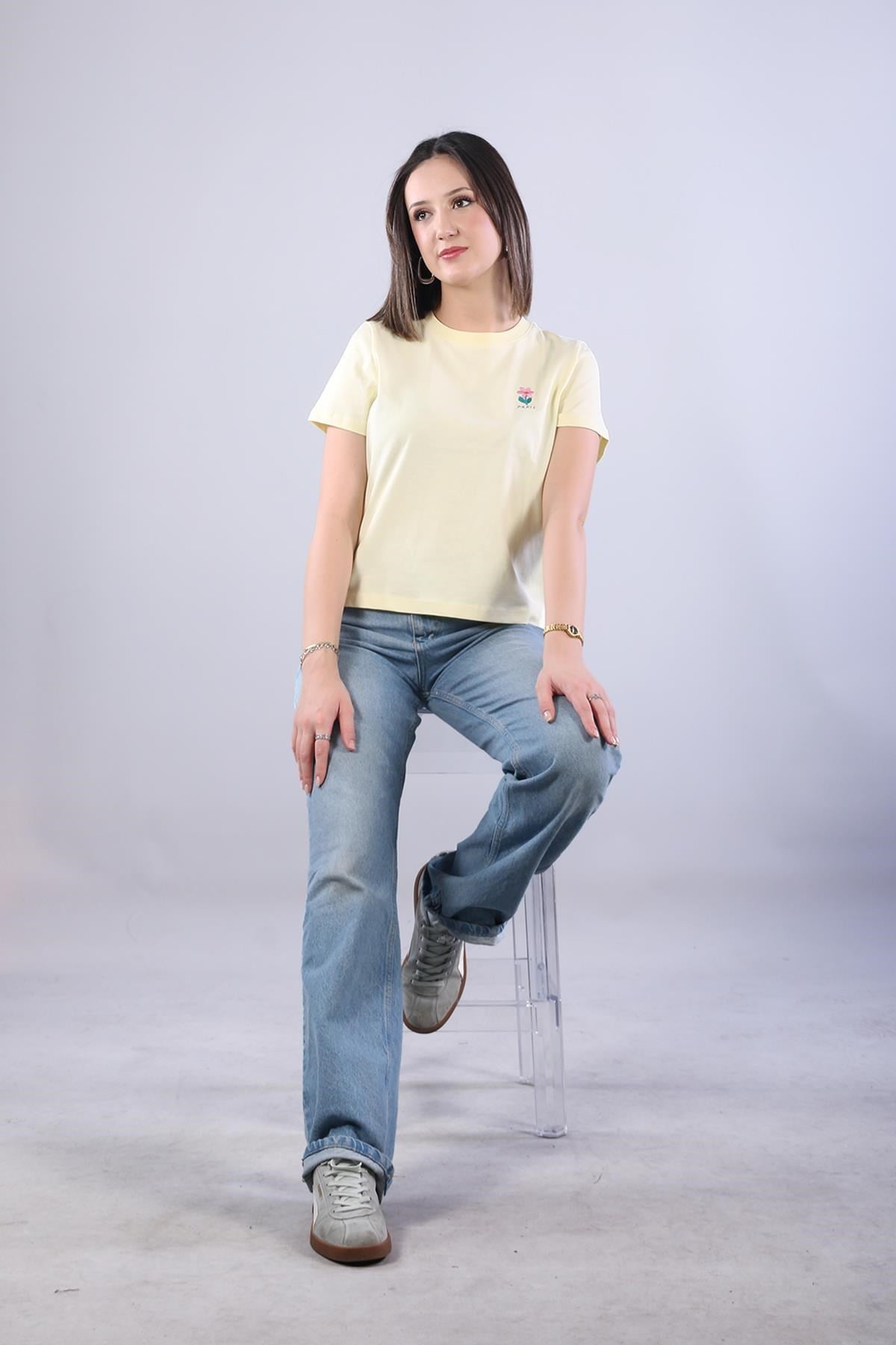 T-shirtmckanzie10532 Sol Göğsü Çiçek Paris Nakışlı T-shirtkadınerkek