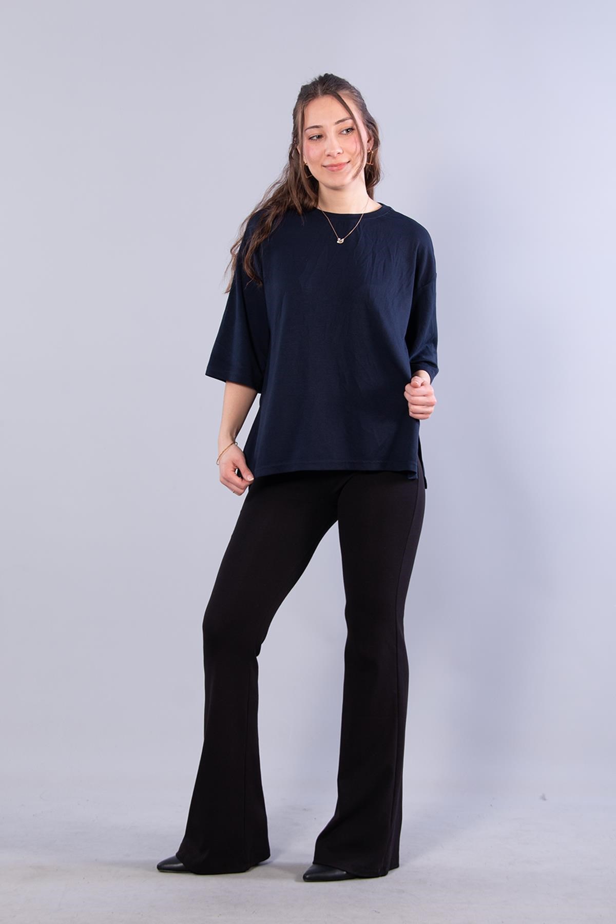 T-shirtmckanzie11066 Yanları Yırtmaçlı Modal Kumaş Salaş O Yaka T-shirtkadınerkek