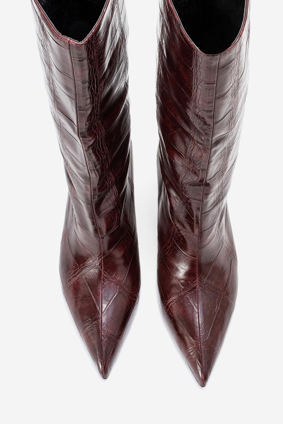 124-8877-3-BORDO BASKICROW Bordo Baskı Sivri Burunlu Kadın Topuklu Kısa Çizme