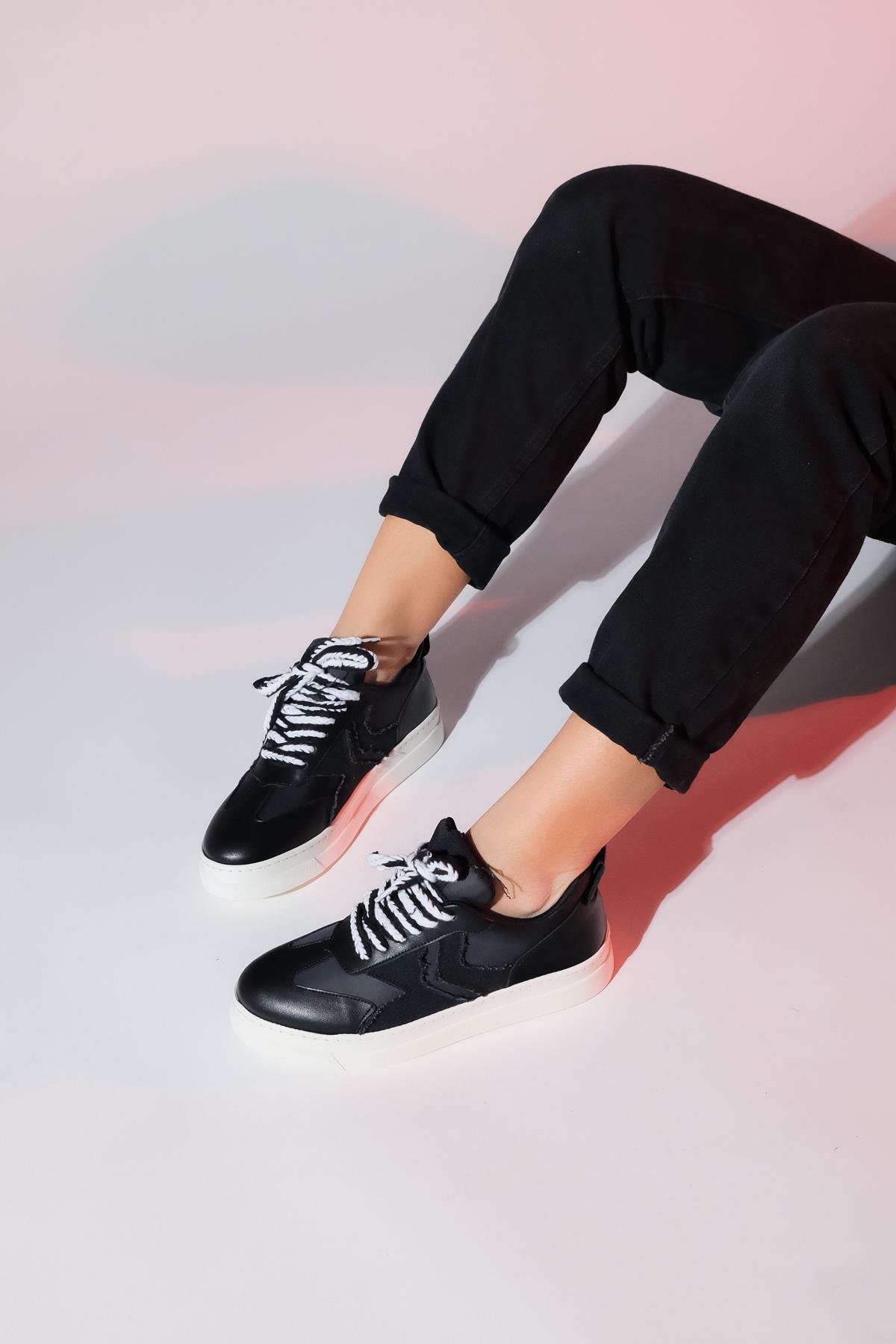223-1513-3-SIYAHSANDE Siyah Denim Detaylı Kadın Spor Sneakers