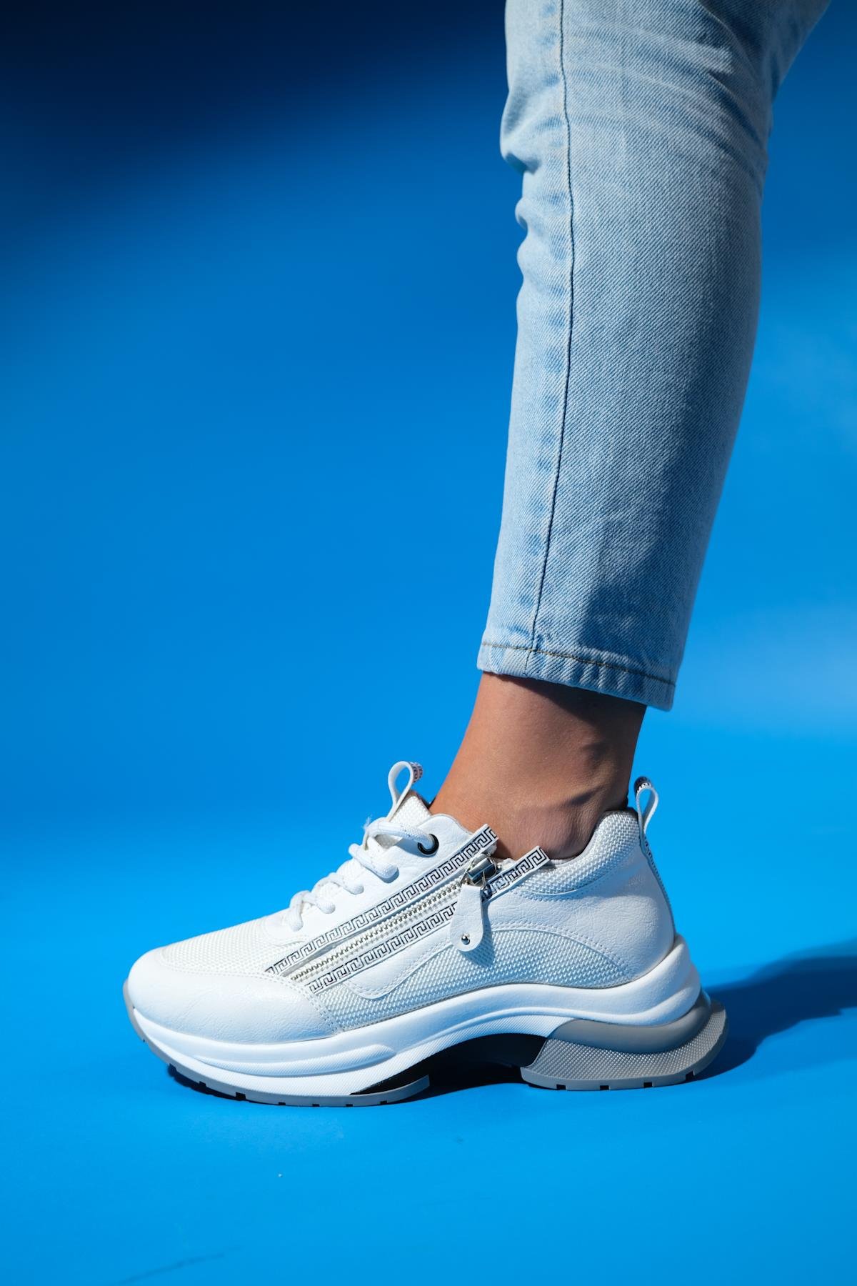 98-30164-3-BEYAZOUDE Beyaz Kadın Fermuarlı Kalın Taban Spor Sneakers