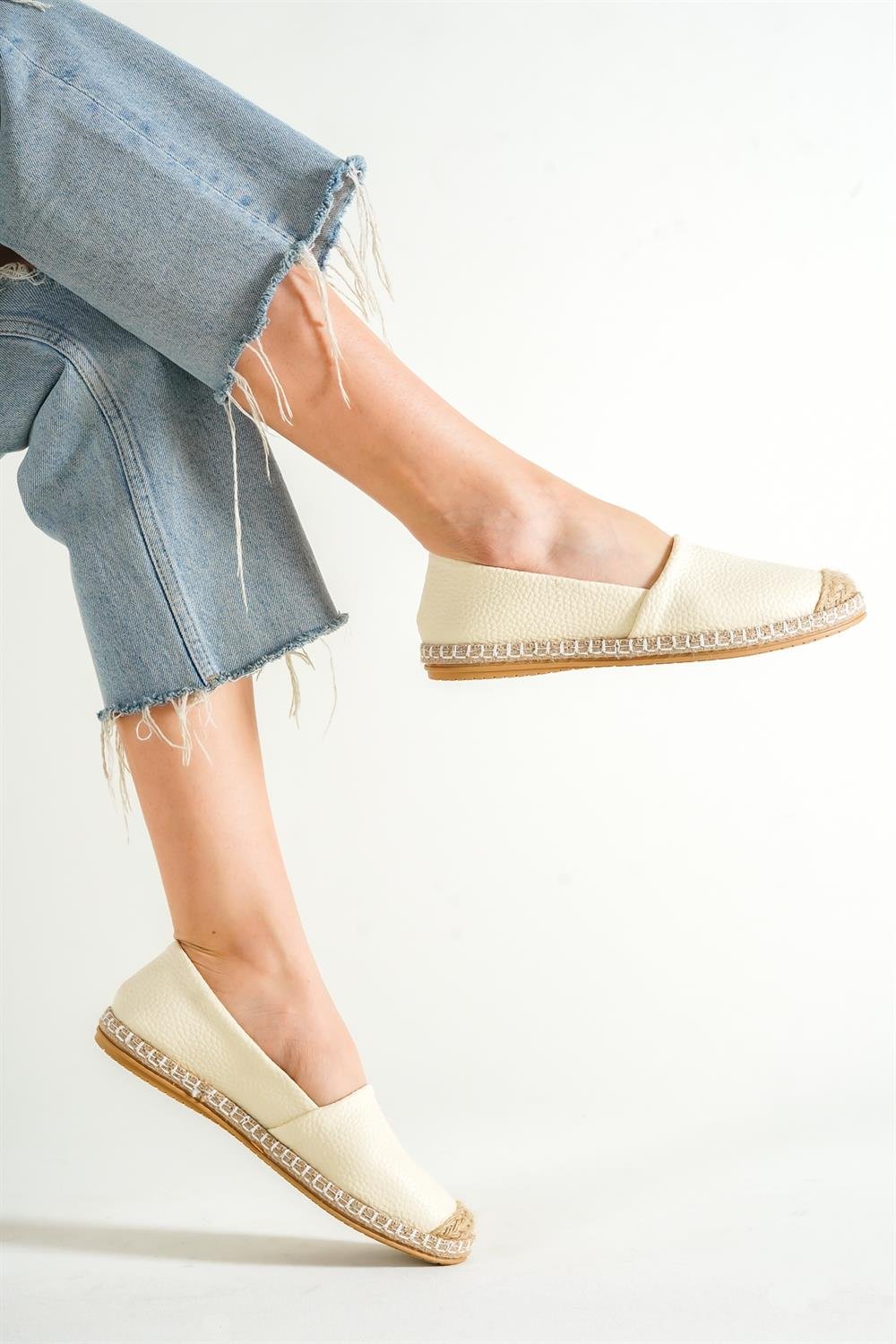 Capone 001 Women Beige Espadrille
