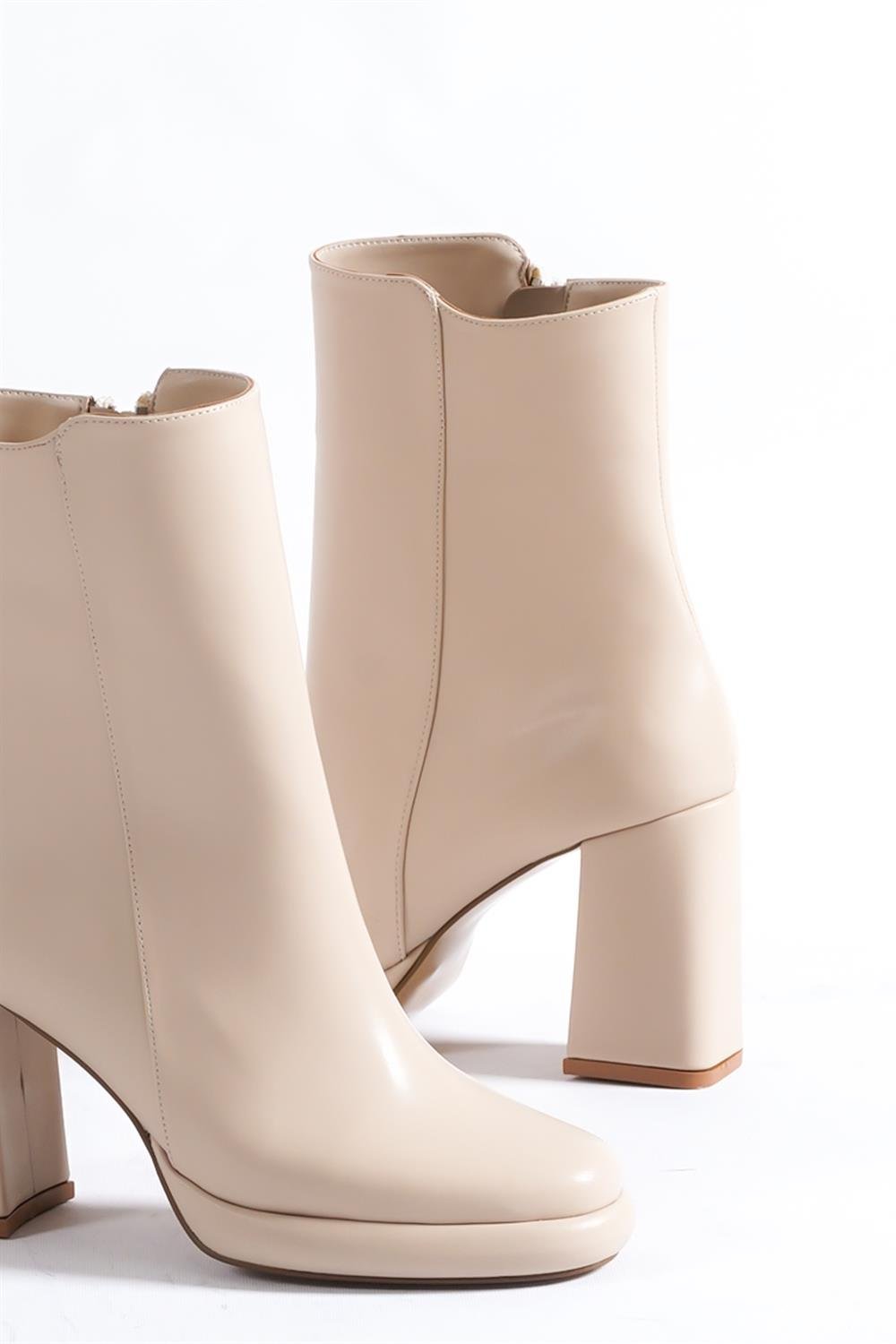 Capone Above Ankle Squoval Toe Side Zipper Platform Woman Booties