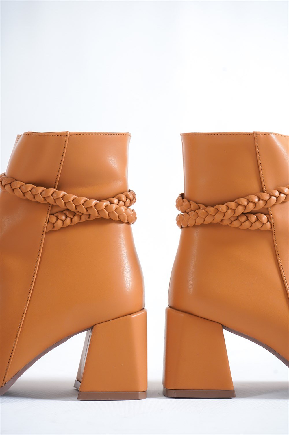 Capone Ankle Height Blunt Toe Side Zipper Braid Detail Woman Booties