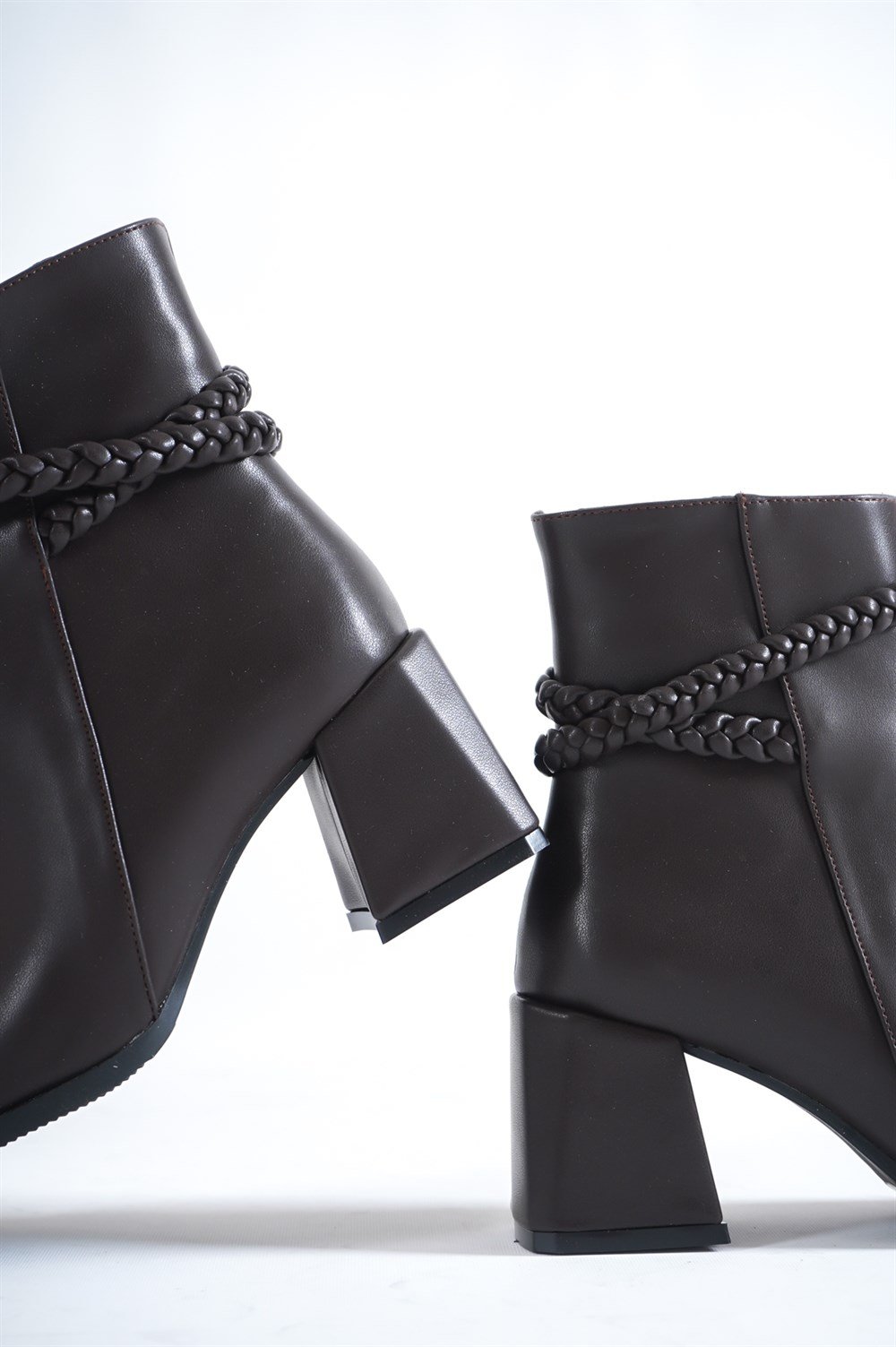 Capone Ankle Height Blunt Toe Side Zipper Braid Detail Woman Booties